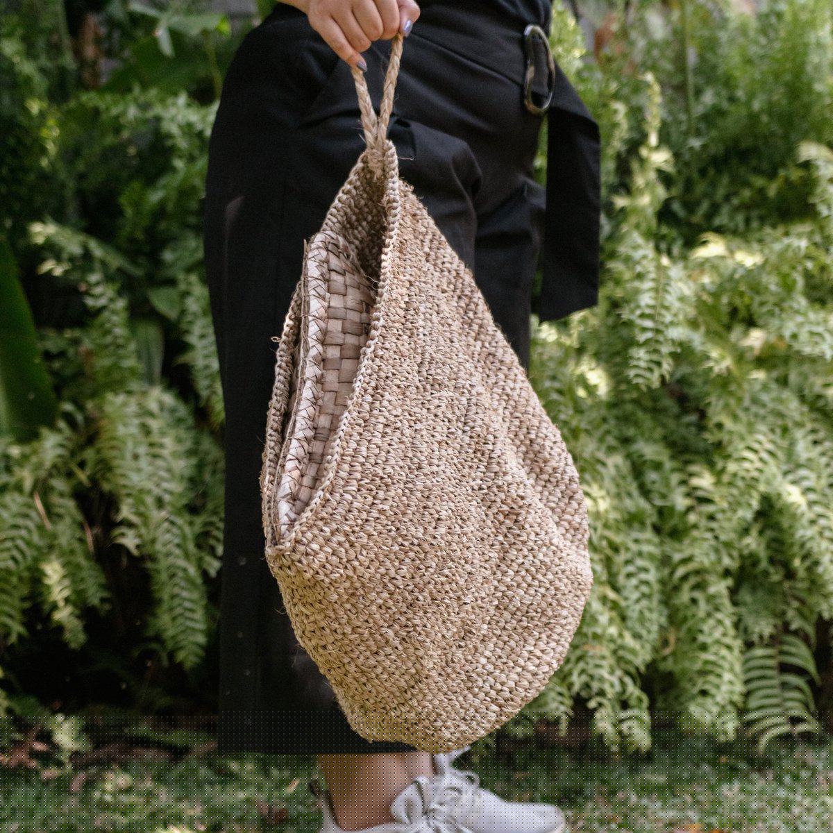 Wandmand UTARA Hangende opbergmand gemaakt van Raffia Soeji