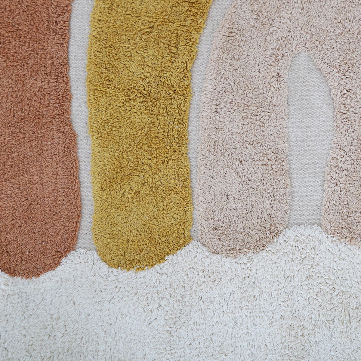 Wasbaar katoenen kindervloerkleed in regenboogkleuren met RAINBOW TOFFEE pompons Nattiot