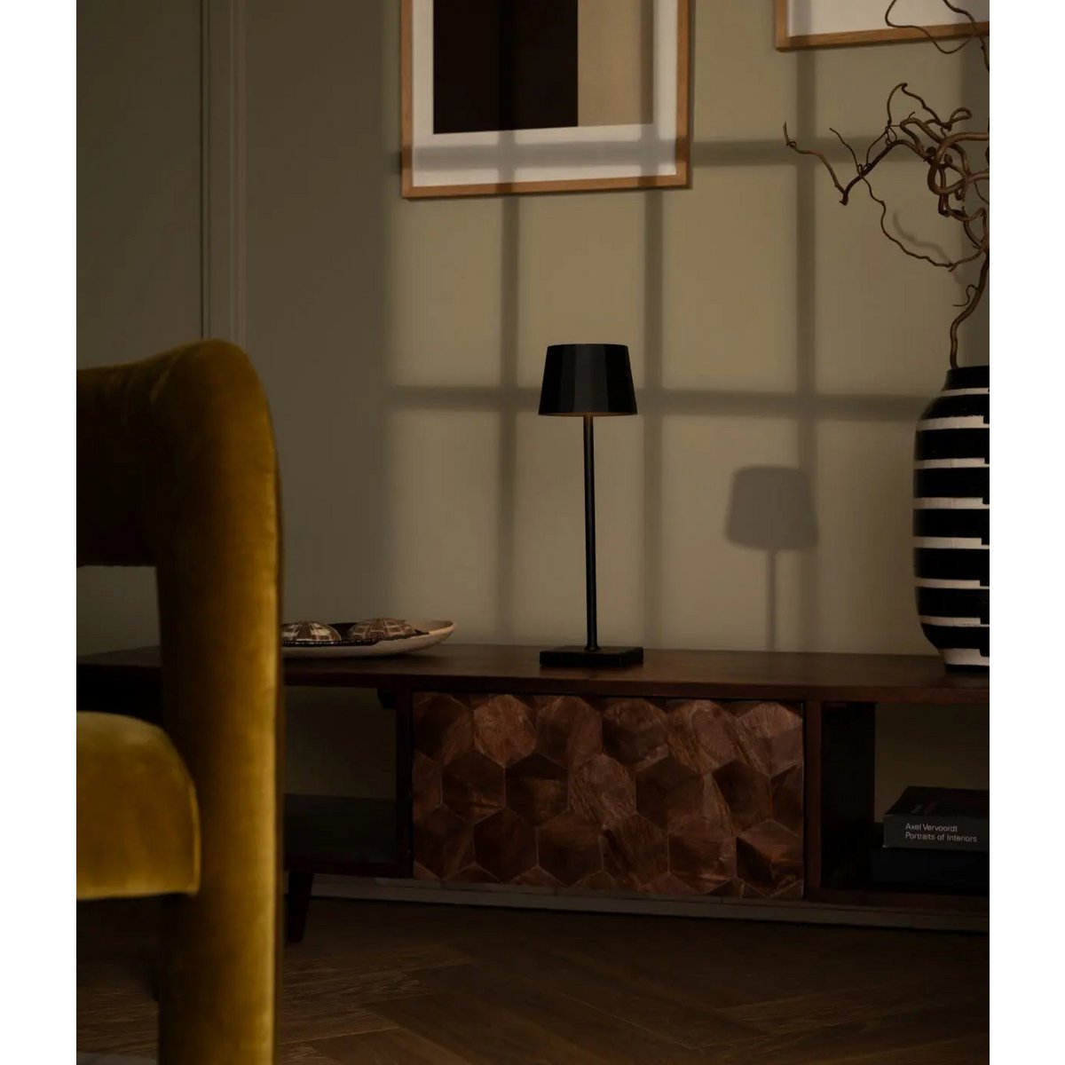 William Black oplaadbare ijzeren tafellamp – 120 uur batterij, dimbaar, opladen via USB-C Tavellio - Amsterdam