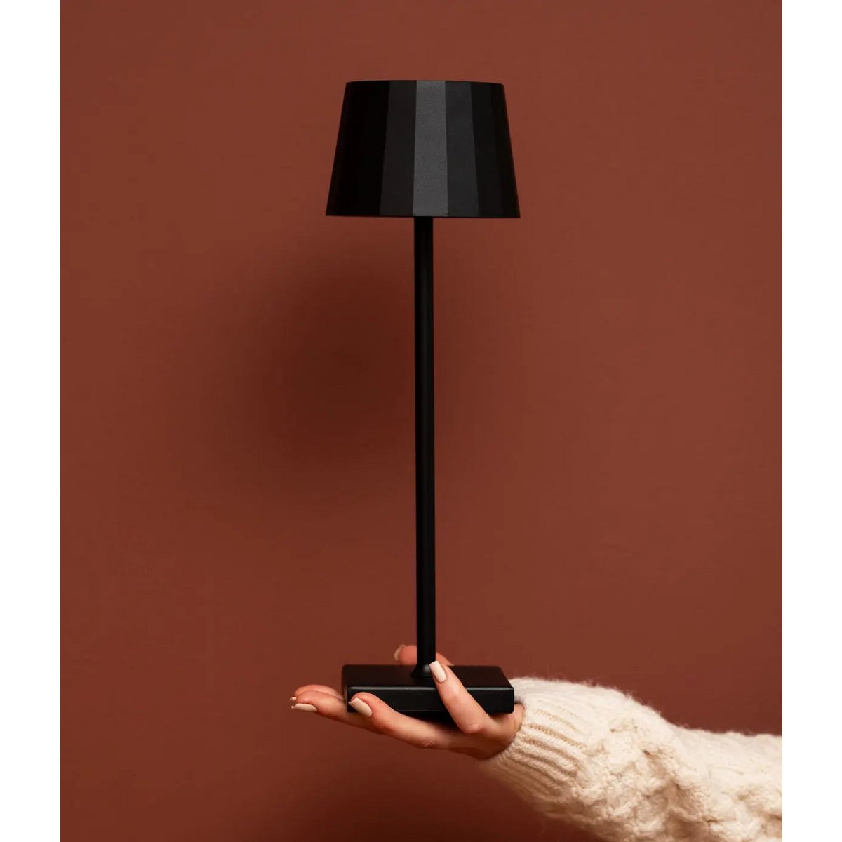 William Black oplaadbare ijzeren tafellamp – 120 uur batterij, dimbaar, opladen via USB-C Tavellio - Amsterdam