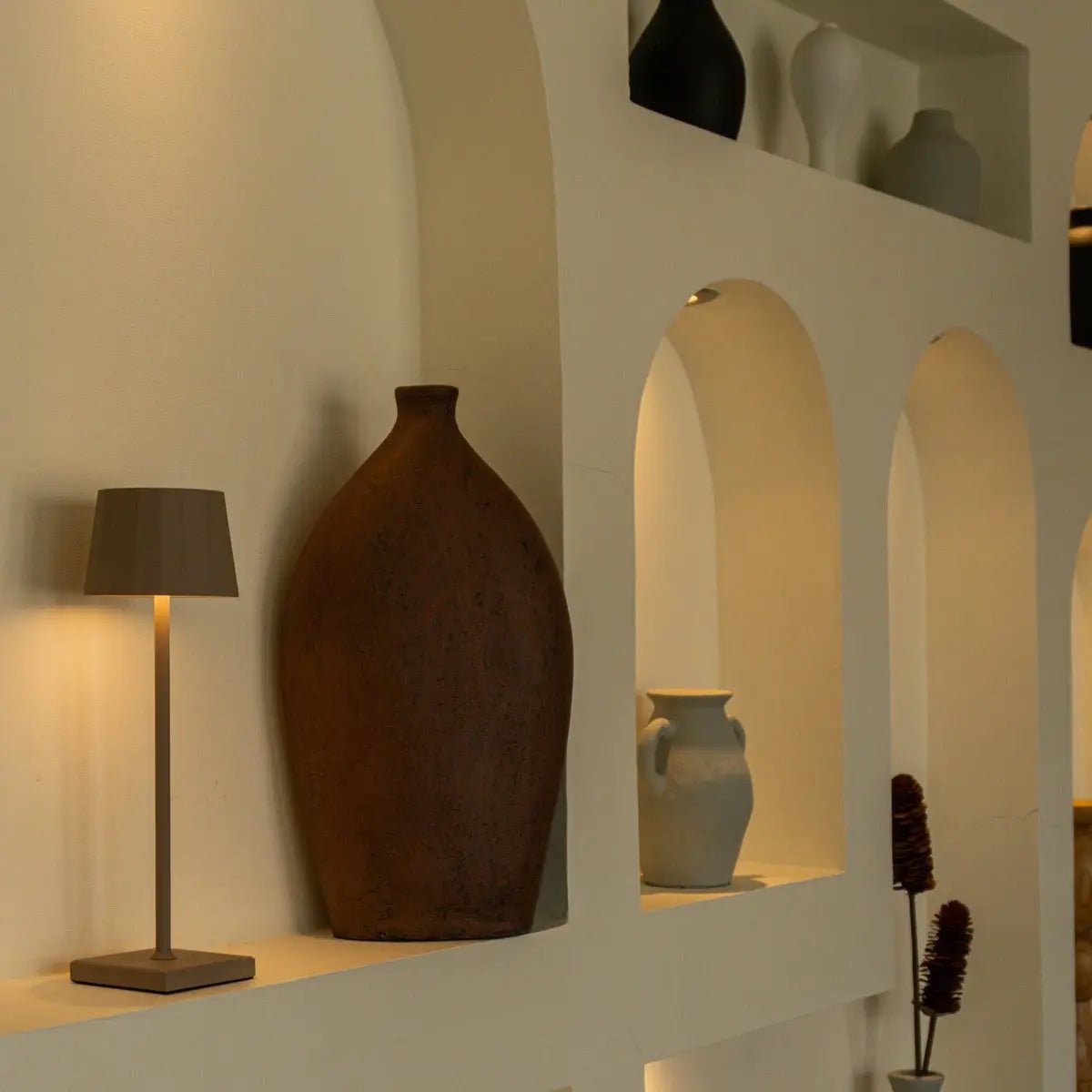 William Koala Brown oplaadbare ijzeren tafellamp – dimbaar, opladen via USB-C, batterijduur van 120 uur Tavellio - Amsterdam