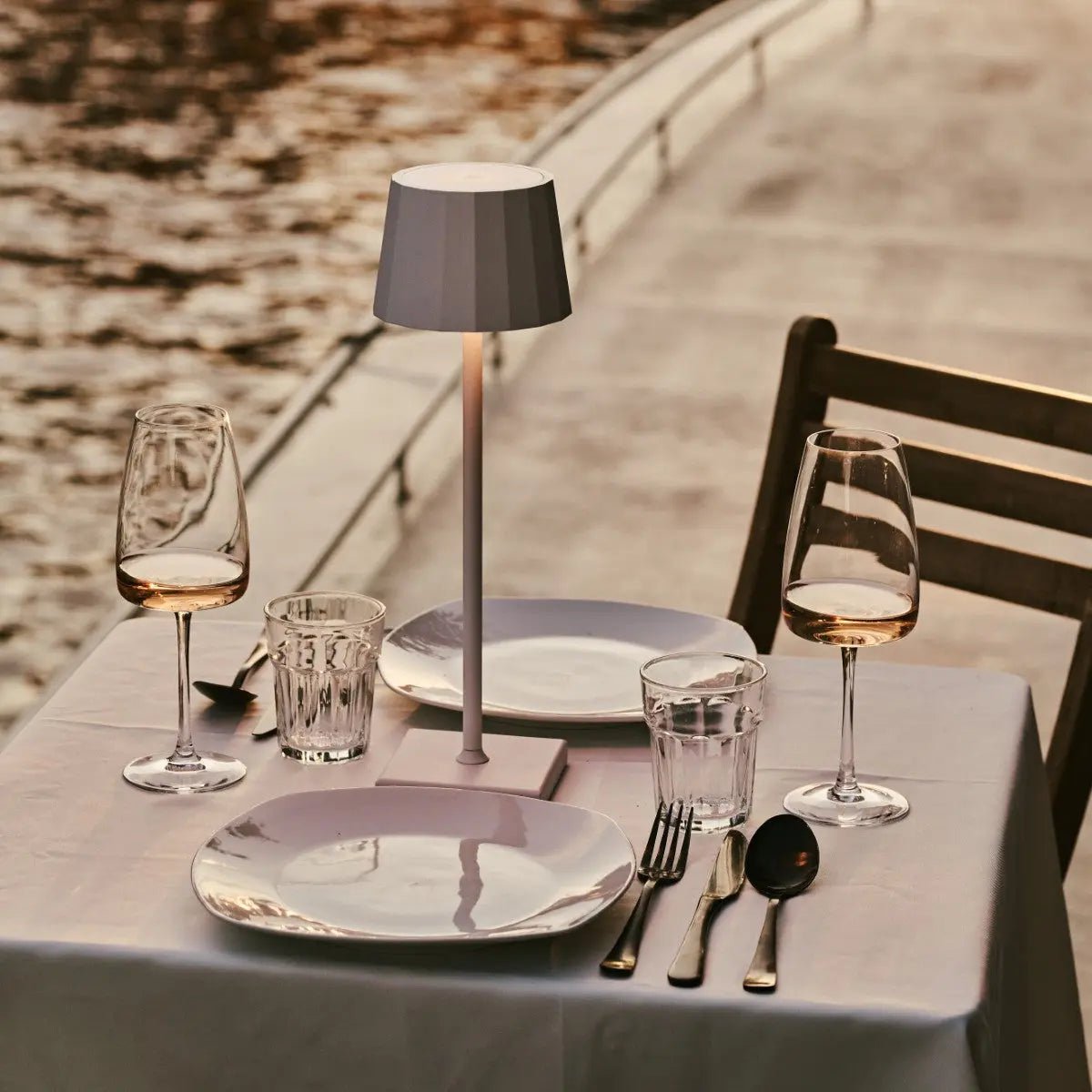 William White oplaadbare tafellamp – draadloos, dimbaar, batterijduur van 120 uur Tavellio - Amsterdam