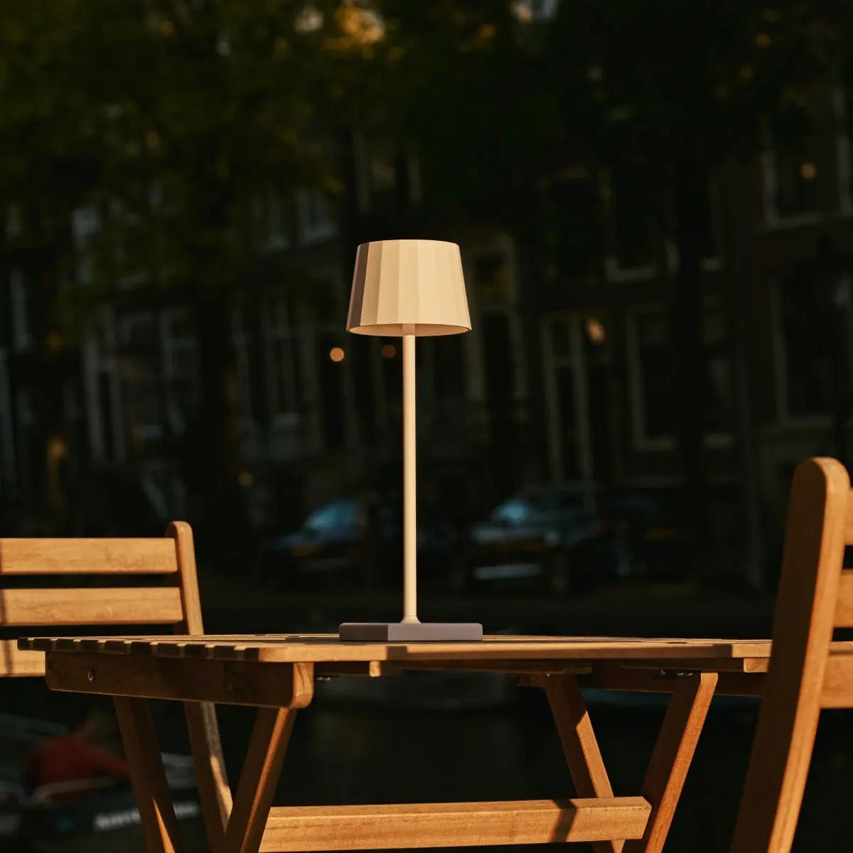 William White oplaadbare tafellamp – draadloos, dimbaar, batterijduur van 120 uur Tavellio - Amsterdam