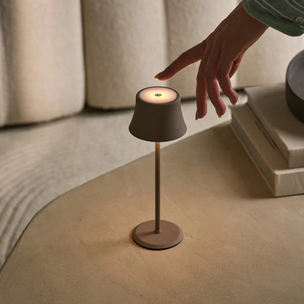 Willy Mini Koala Bruin Oplaadbare Tafellamp – Snoerloos, Dimbaar, 60 uur Batterij Tavellio - Amsterdam