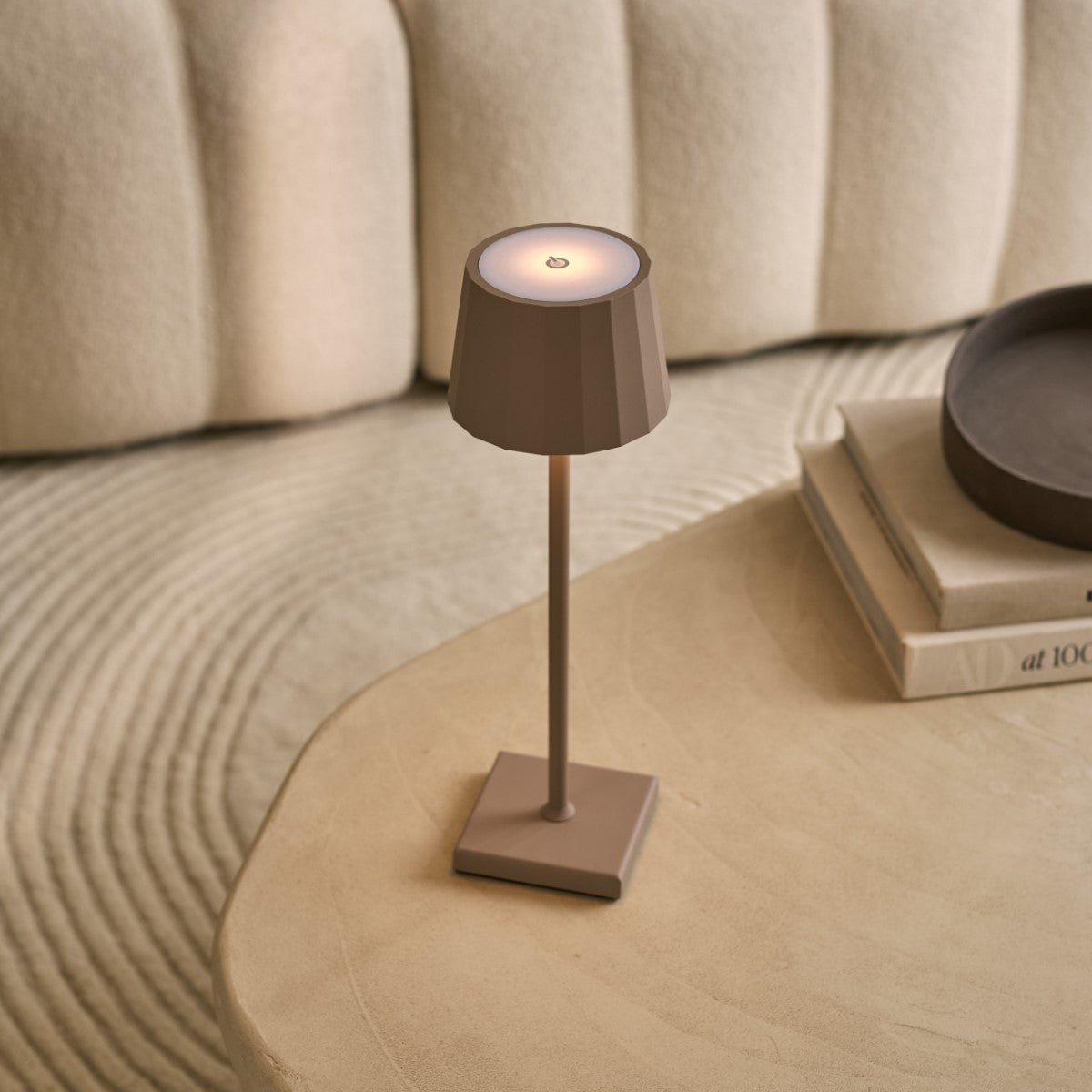 Wouter Koala Brown Oplaadbare tafellamp-Draadloos opladen, dimable, 120 uur batterijduur Tavellio - Amsterdam