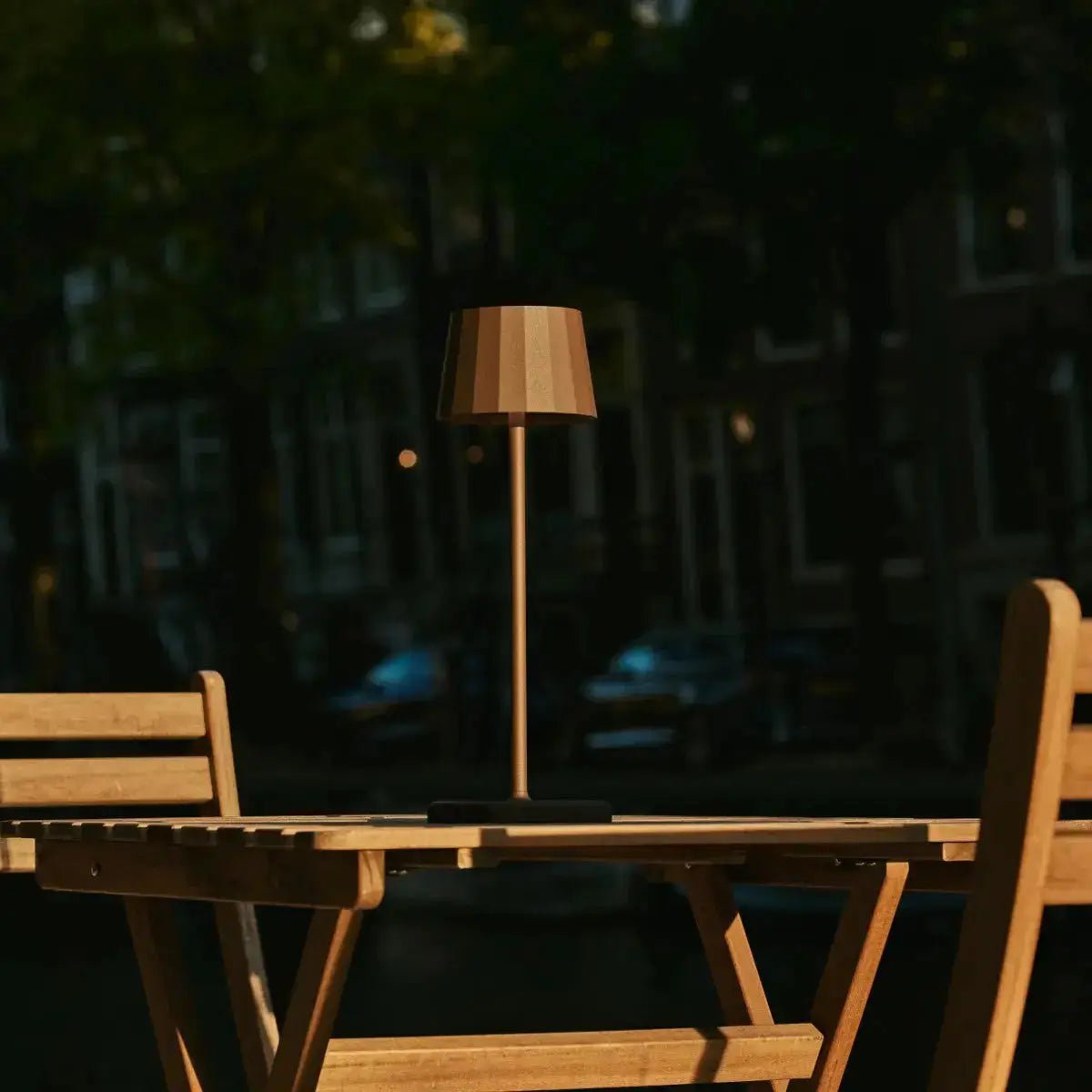 Wouter Mokka Bruin Oplaadbare Tafellamp | Draadloos opladen en batterijduur van 120 uur Tavellio - Amsterdam