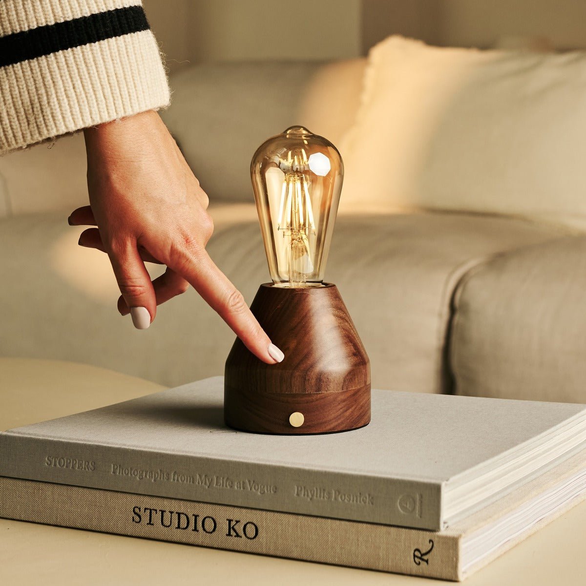 ZAVI WALNAUT Oplaadbare LED-tafellamp-Draadloos, dimpelbare, 100-uur batterij Tavellio - Amsterdam