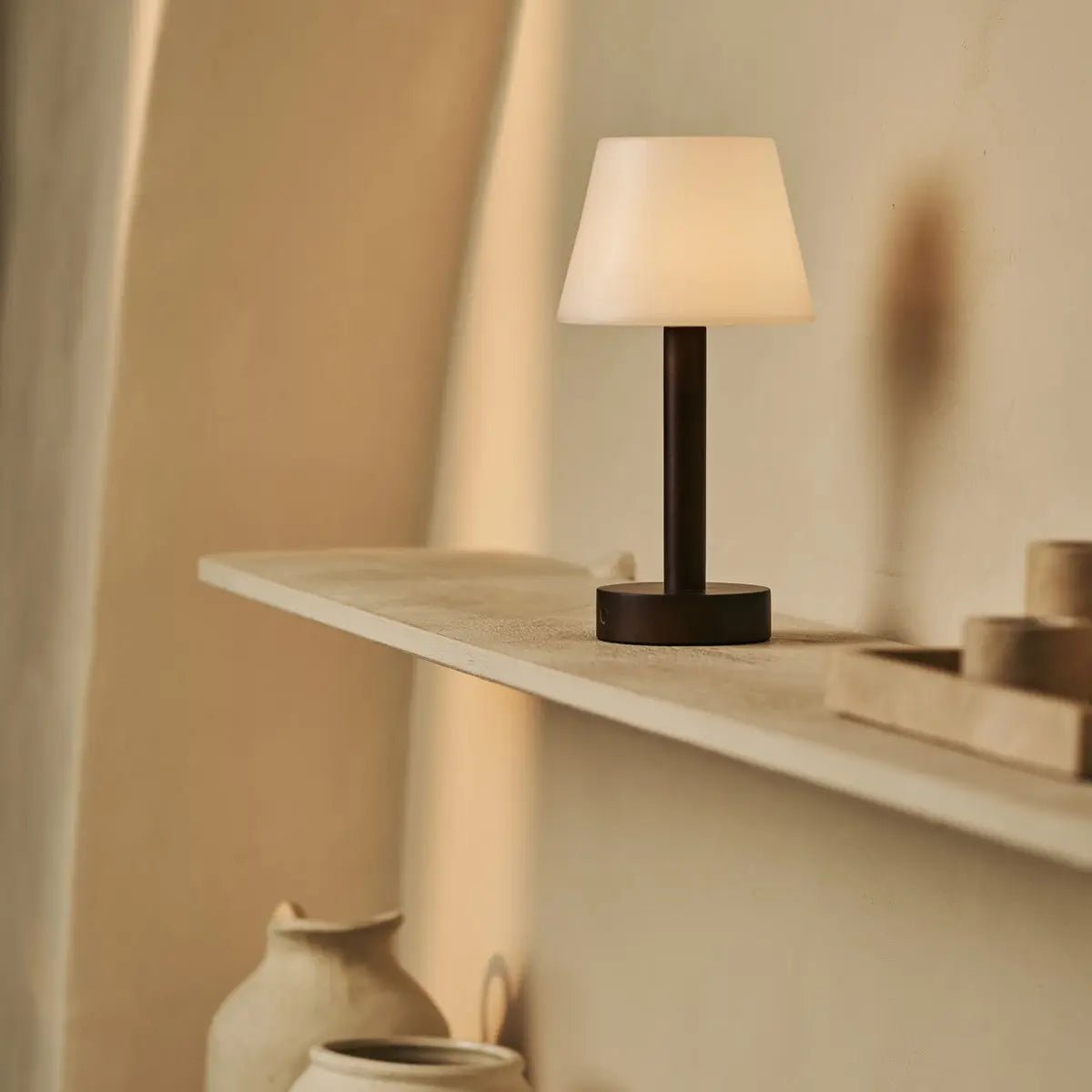 Zoë Donkerbruine Houten Oplaadbare Tafellamp | Dimbaar, USB-C, batterijduur van 80 uur Tavellio - Amsterdam