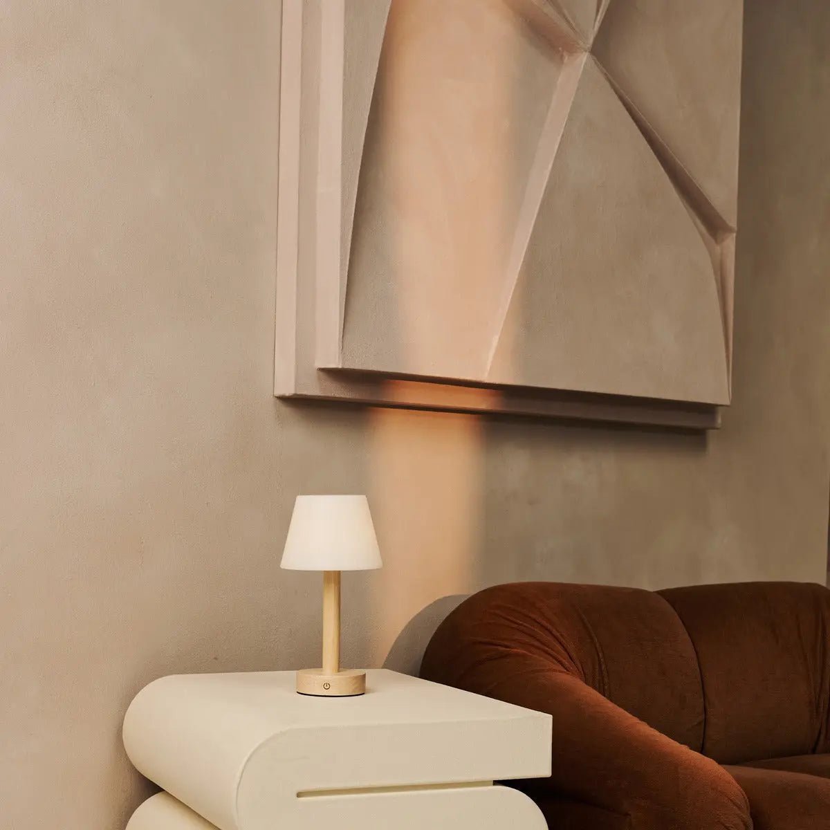 zoë tafellamp – lichtbruin hout – draadloos en dimbaar – 80 uur lichtduur Tavellio - Amsterdam