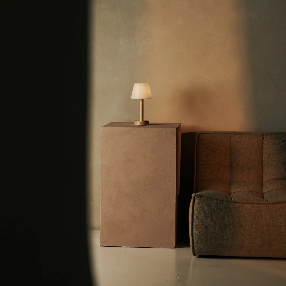 zoë tafellamp – lichtbruin hout – draadloos en dimbaar – 80 uur lichtduur Tavellio - Amsterdam