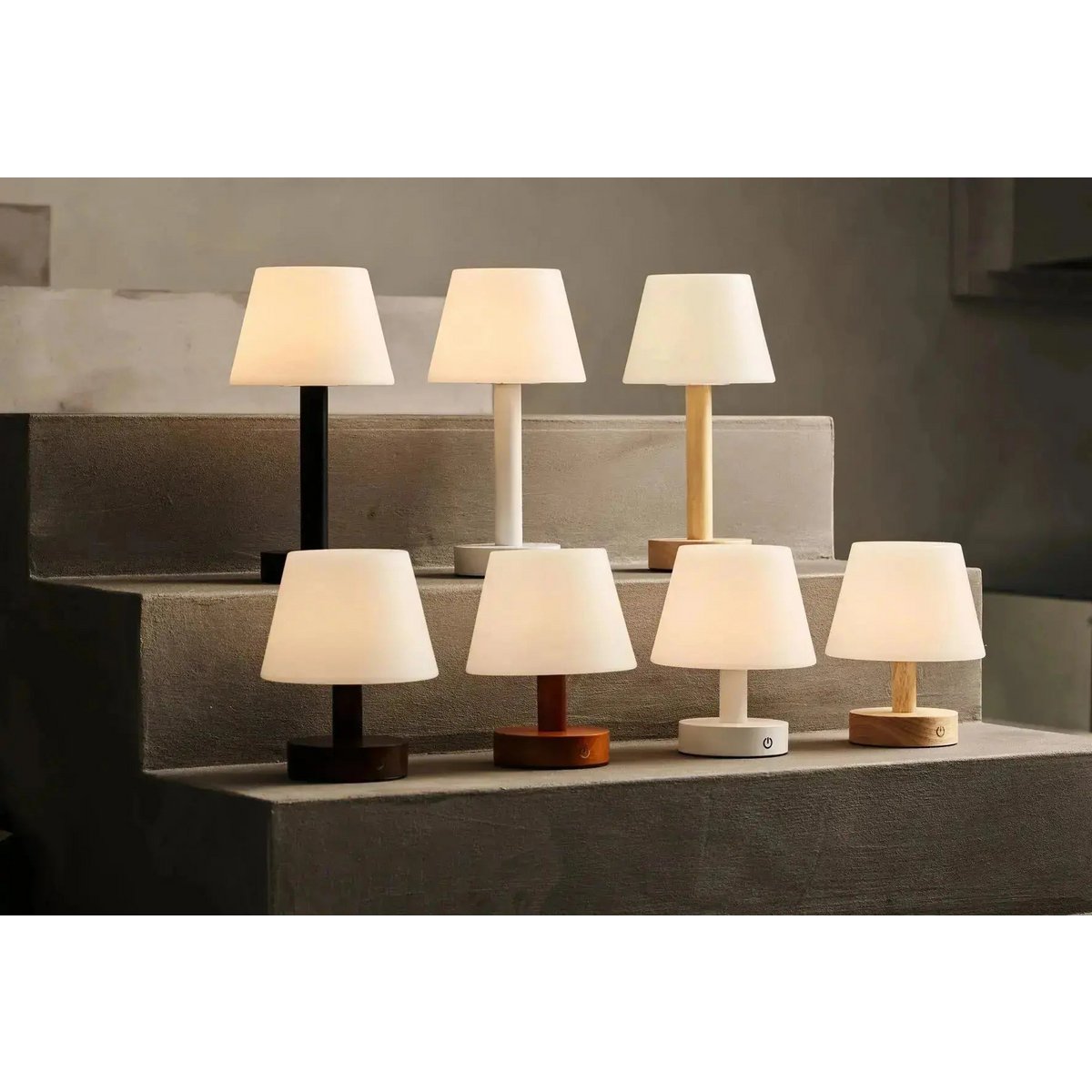 zoë tafellamp – lichtbruin hout – draadloos en dimbaar – 80 uur lichtduur Tavellio - Amsterdam