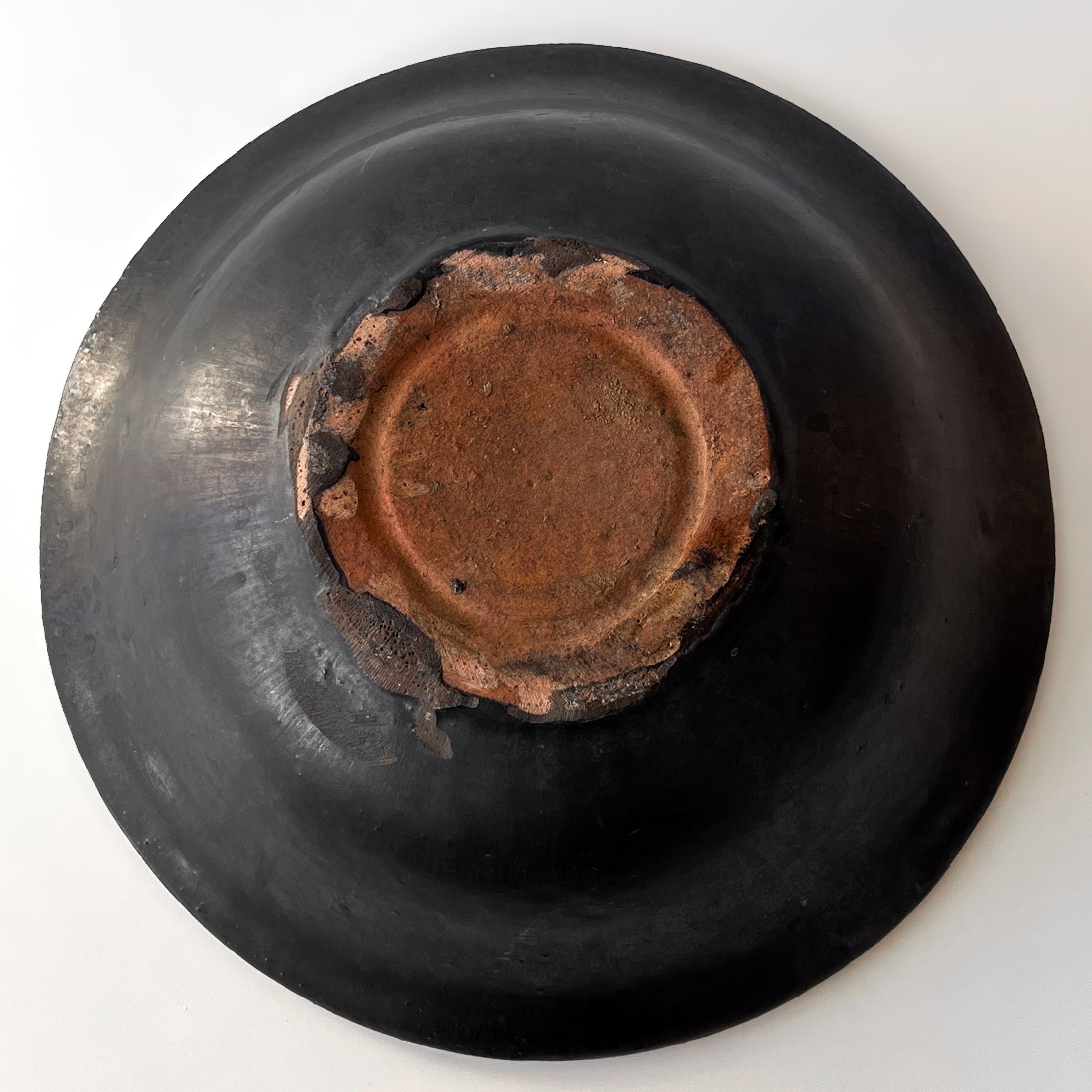 zwarte aardewerken schaal – handgemaakt – pre-loved Noii HOME