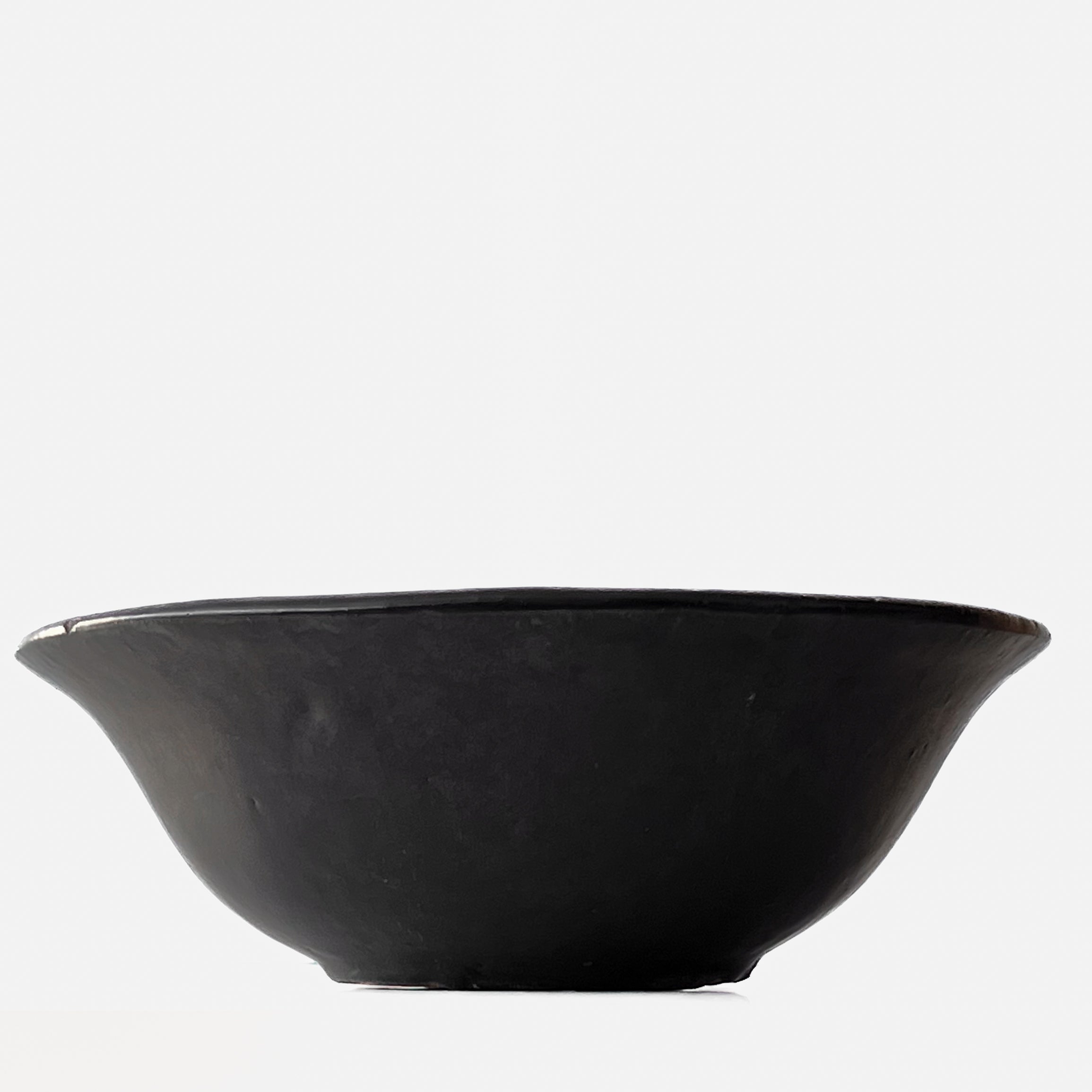 zwarte aardewerken schaal – handgemaakt – pre-loved Noii HOME