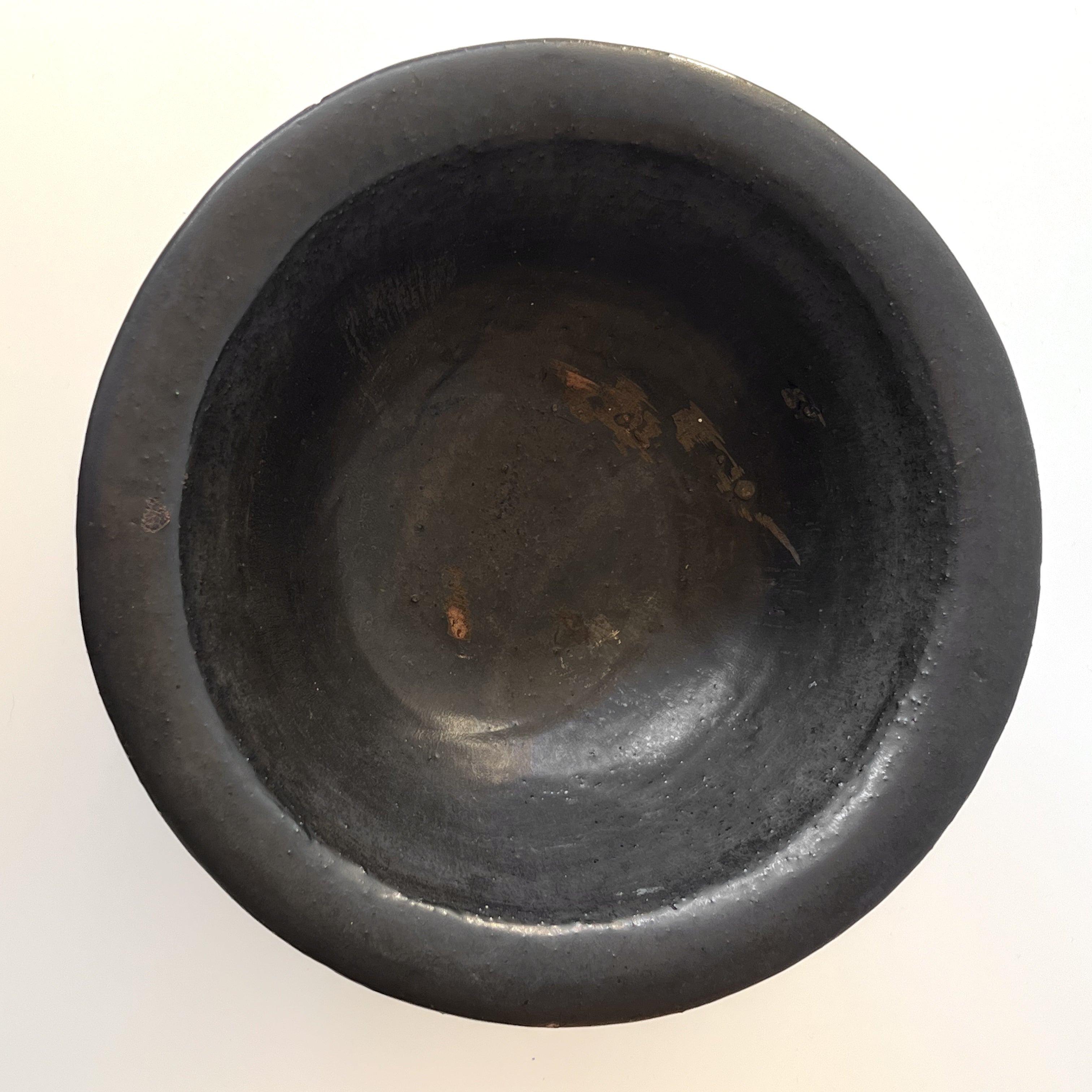 zwarte aardewerken schaal – handgemaakt – pre-loved Noii HOME