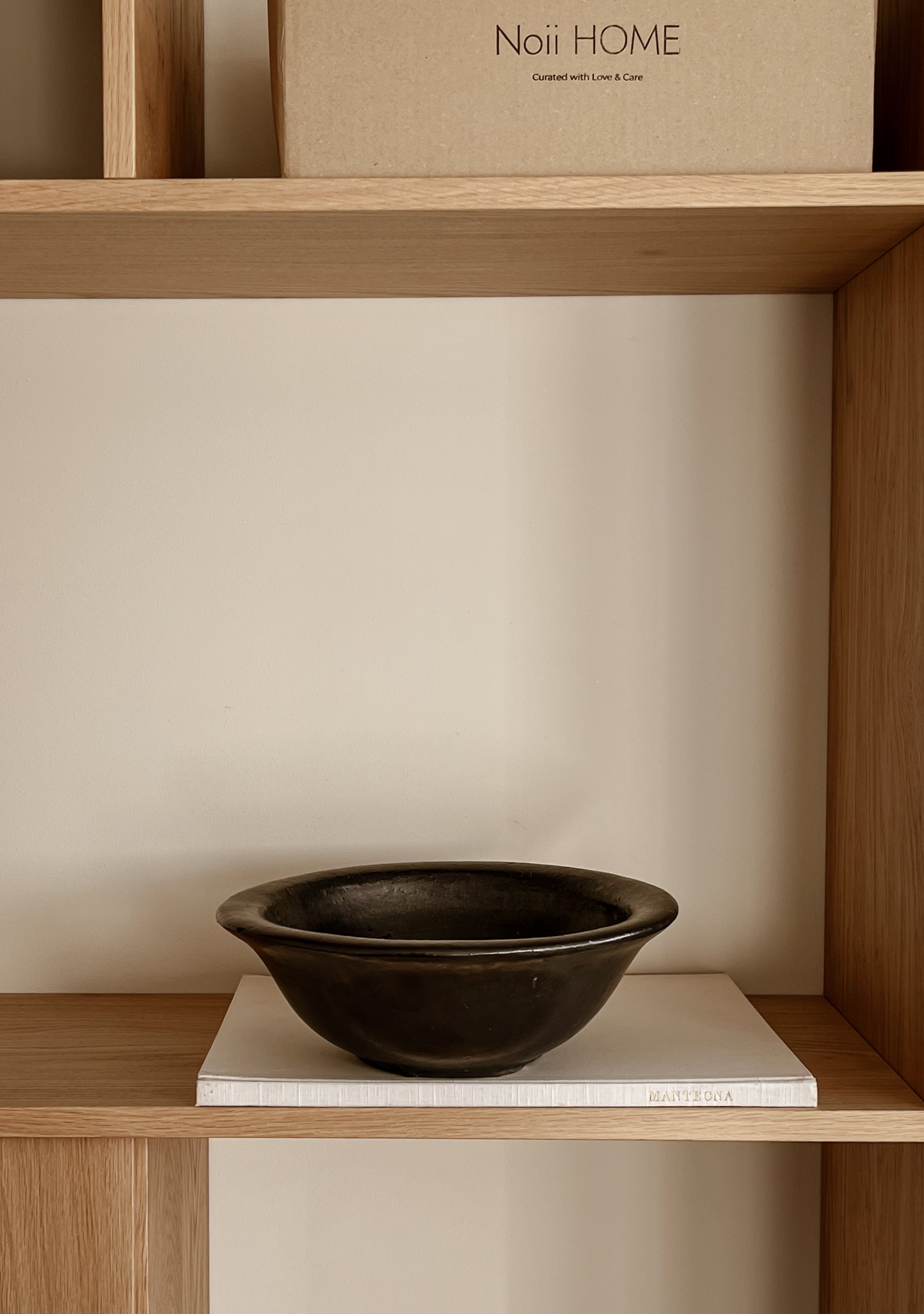 zwarte aardewerken schaal – handgemaakt – pre-loved Noii HOME