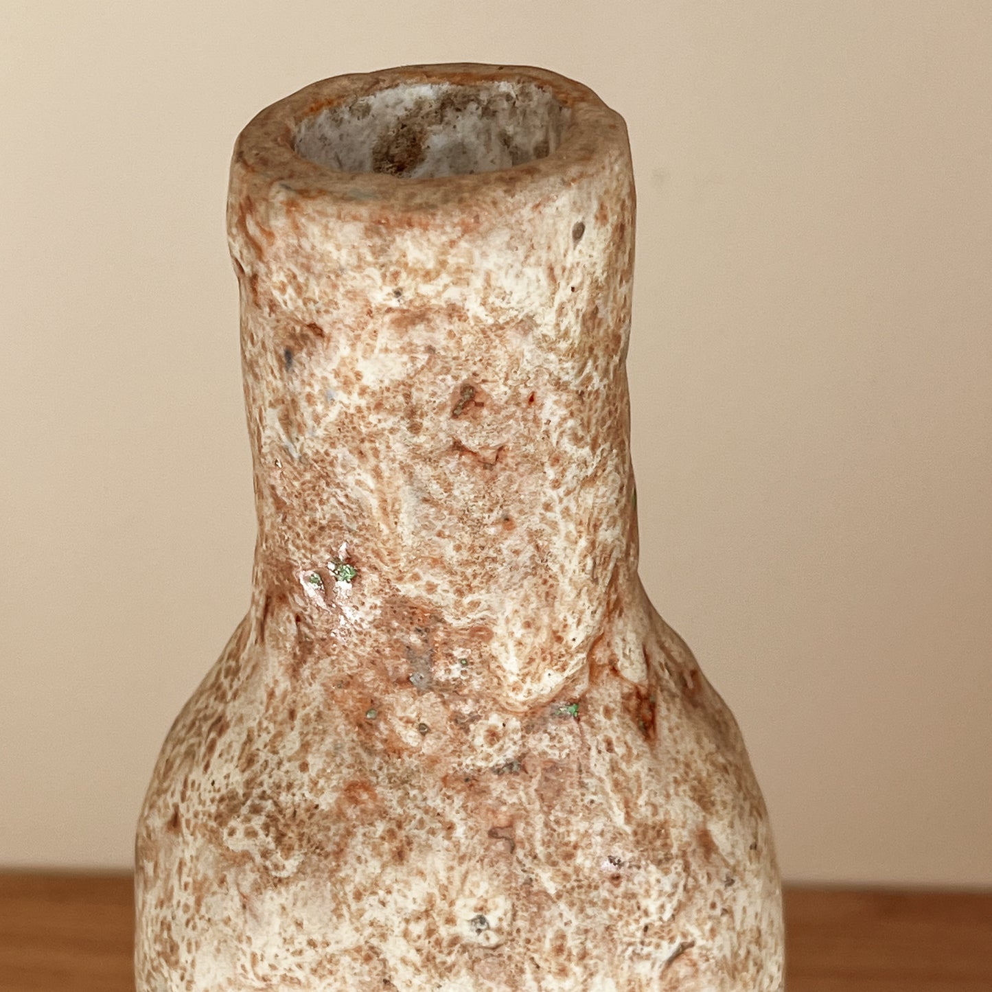 pre-loved - vase texture