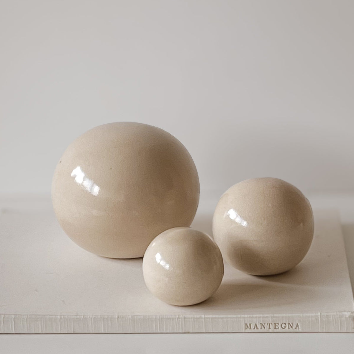 Pre-loved keramische bollen – set van 3 – beige craquelé glazuur
