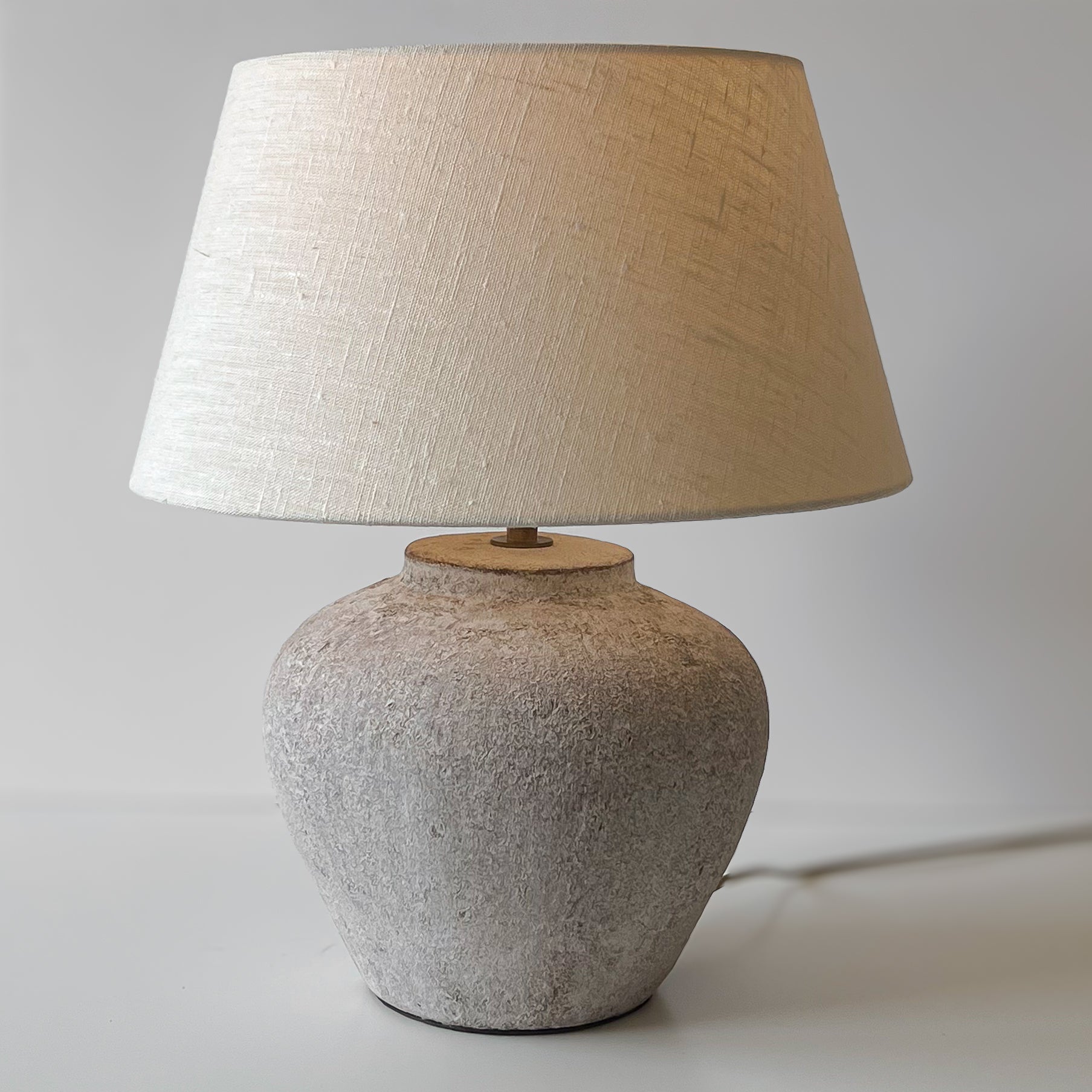 keramieken tafellamp met geweven stoffen kap – pre-loved