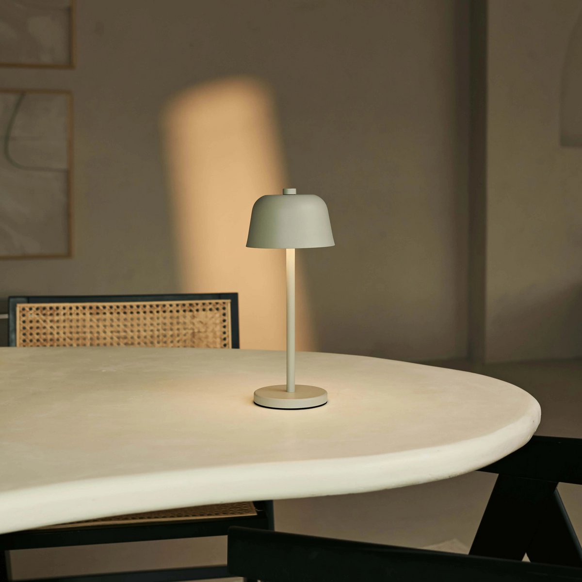 Anton Shadow Gray Oplaadbare tafellamp | Stijlvolle en draadloze verlichting Tavellio - Amsterdam