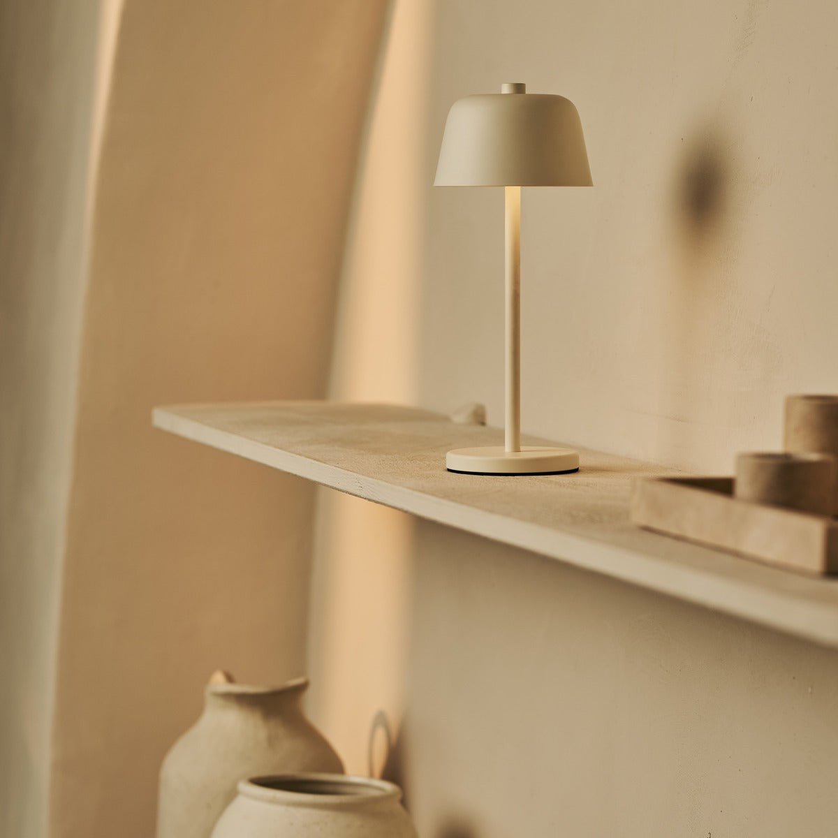 Anton vanille oplaadbare tafellamp | Stijlvolle en draadloze verlichting Tavellio - Amsterdam