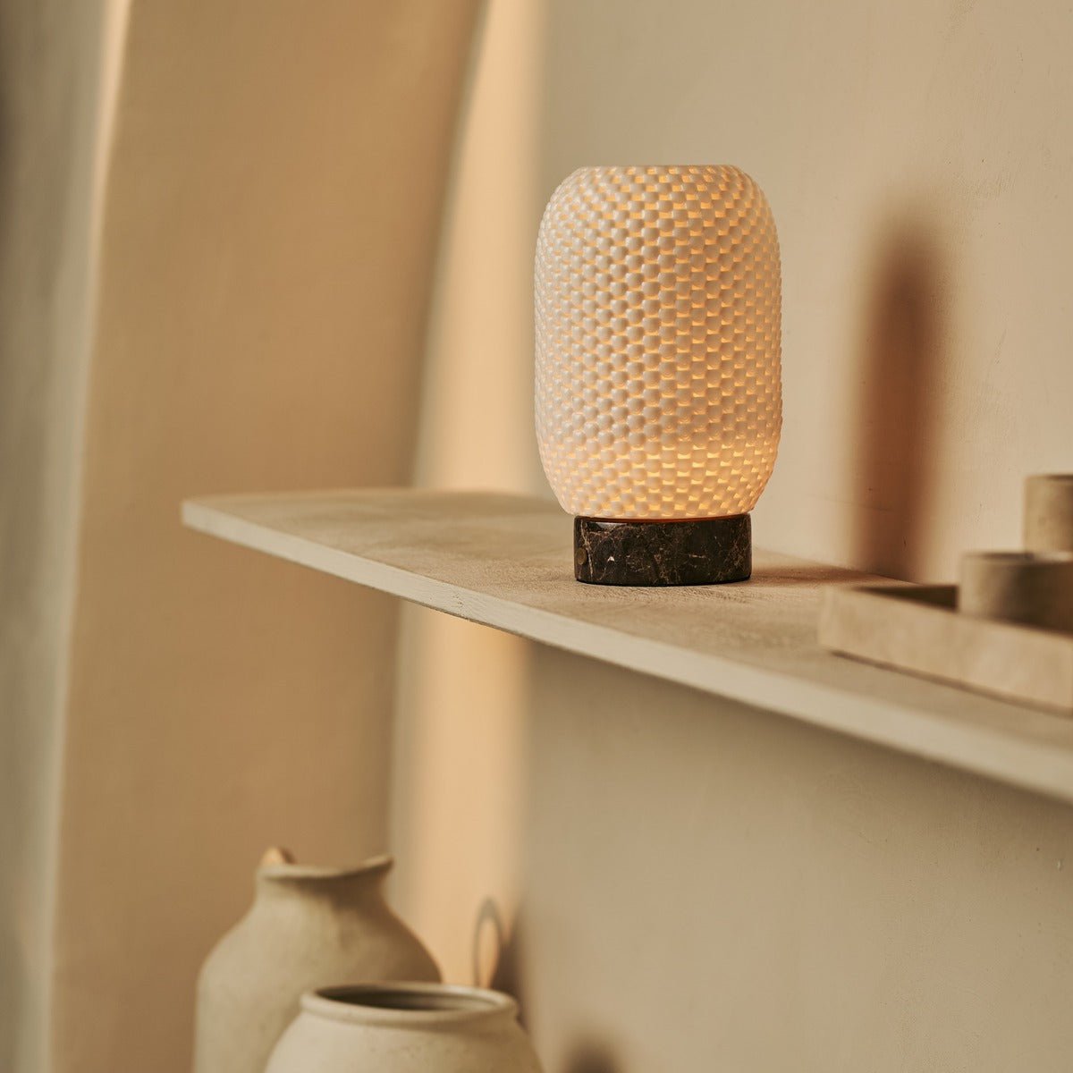 Aurora marmeren draadloze tafellamp in 3D-geprinte porselein-oplaadbaar, dimbaar en tot 100 uur licht Tavellio - Amsterdam