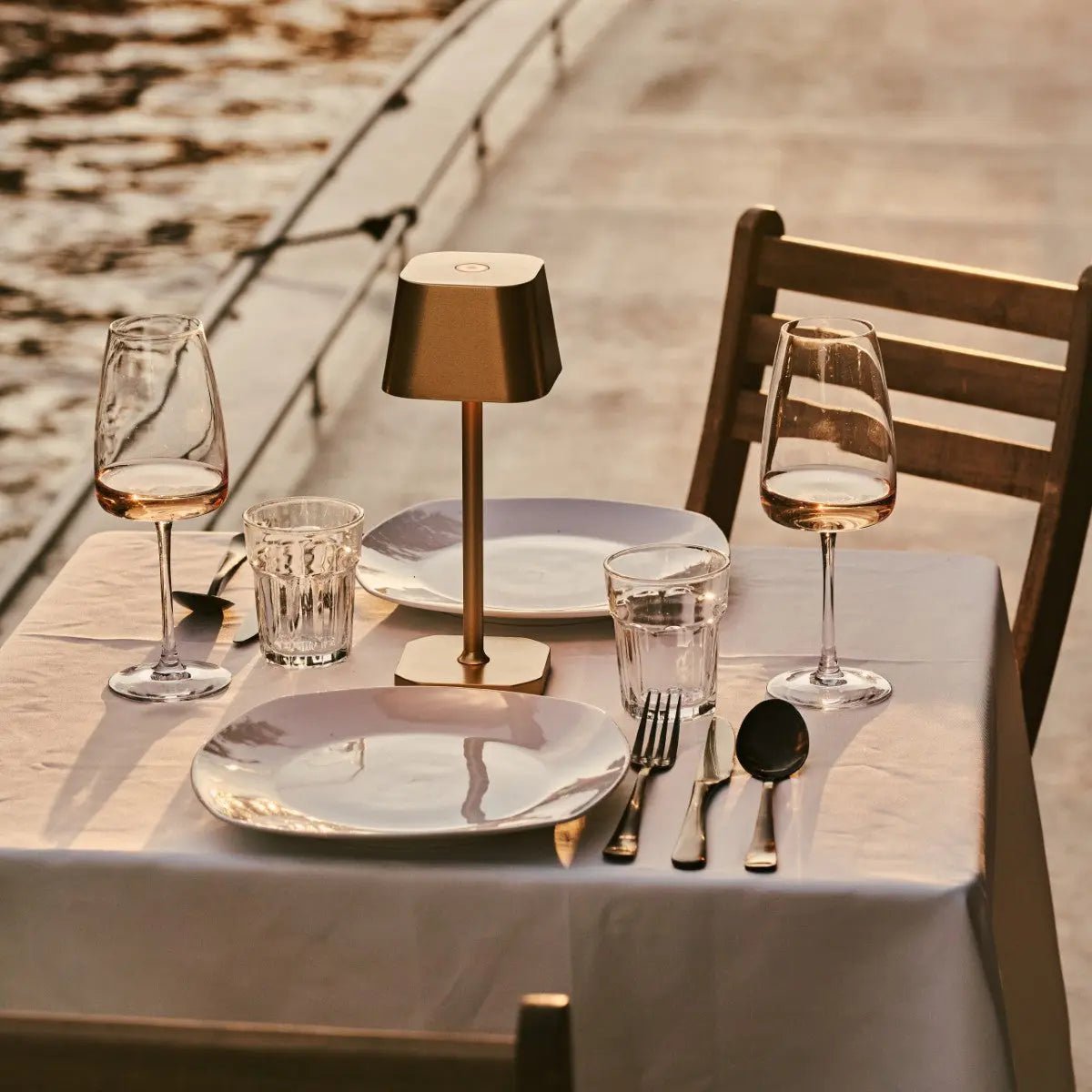 Ava Goud Oplaadbare Tafellamp | Draadloos, dimbaar en stijlvol Tavellio - Amsterdam