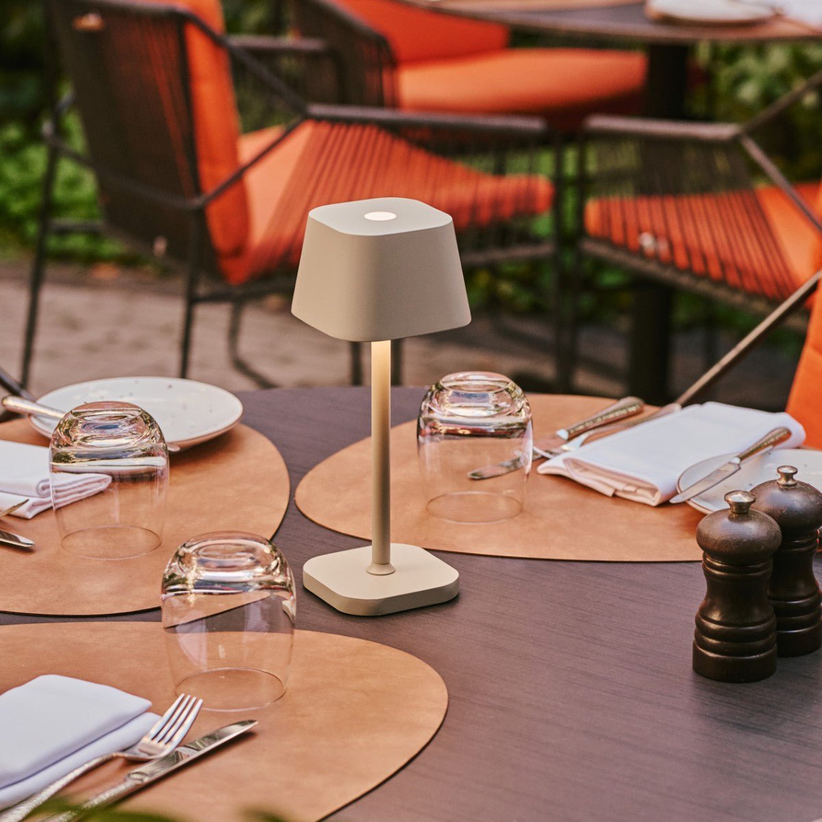 Ava Shadow Gray - Oplaadbare tafellamp | Stijlvol, draadloos en dimbaar Tavellio - Amsterdam