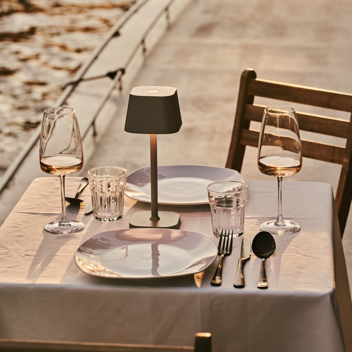 Ava Shadow Gray - Oplaadbare tafellamp | Stijlvol, draadloos en dimbaar Tavellio - Amsterdam