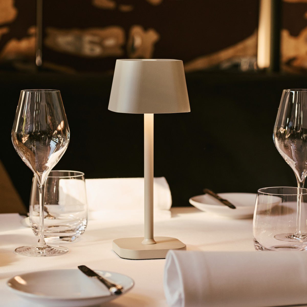 Ava Shadow Gray - Oplaadbare tafellamp | Stijlvol, draadloos en dimbaar Tavellio - Amsterdam