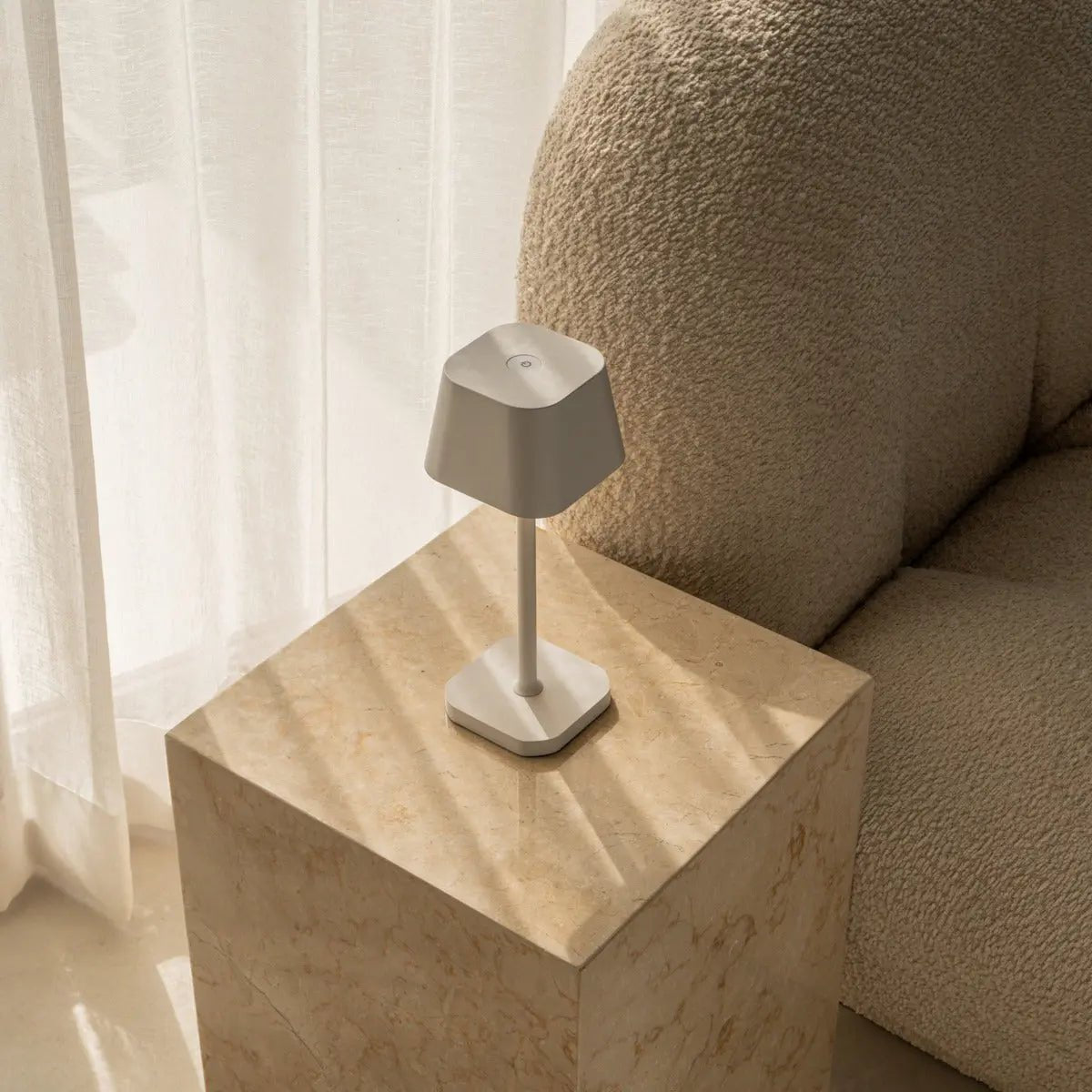 Ava witte oplaadbare tafellamp – stijlvolle, draadloze en dimbare verlichting Tavellio - Amsterdam