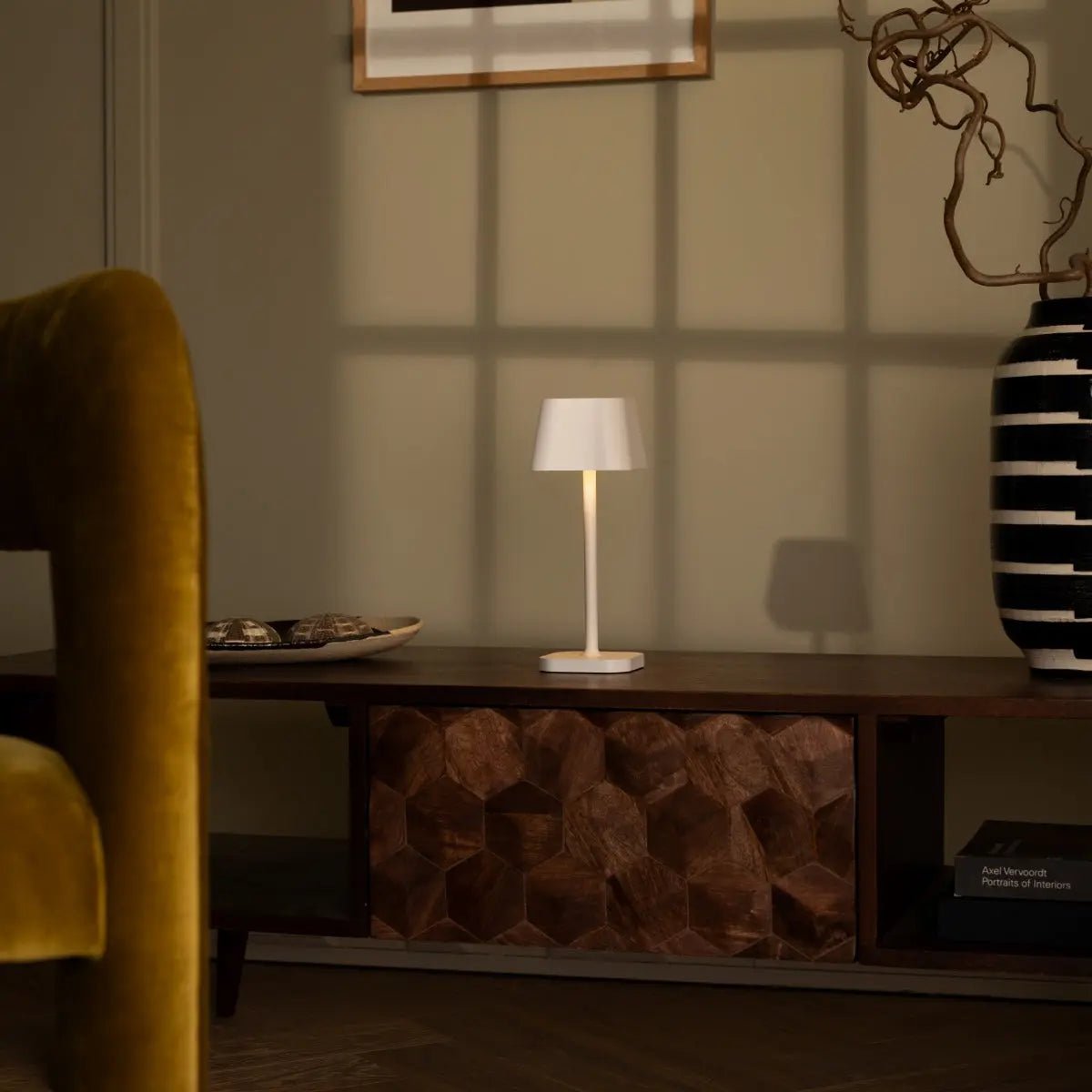 Ava witte oplaadbare tafellamp – stijlvolle, draadloze en dimbare verlichting Tavellio - Amsterdam