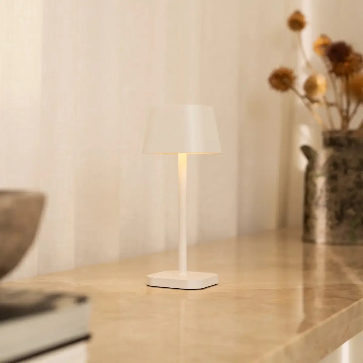 Ava Witte Oplaadbare Tafellamp | Stijlvolle, draadloze en dimbare verlichting Tavellio - Amsterdam