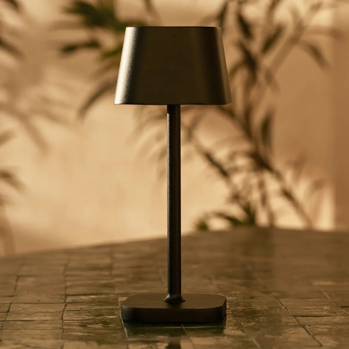 Ava Zwarte Oplaadbare Tafellamp | Slanke draadloze verlichtingsoplossing Tavellio - Amsterdam