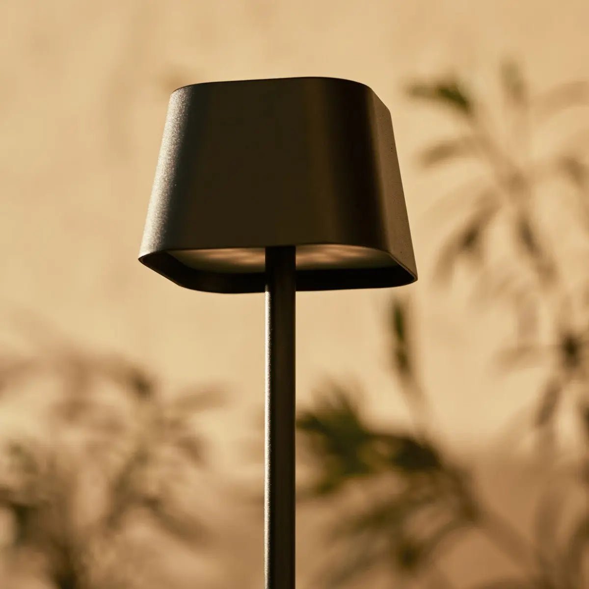 Ava Zwarte Oplaadbare Tafellamp | Slanke draadloze verlichtingsoplossing Tavellio - Amsterdam