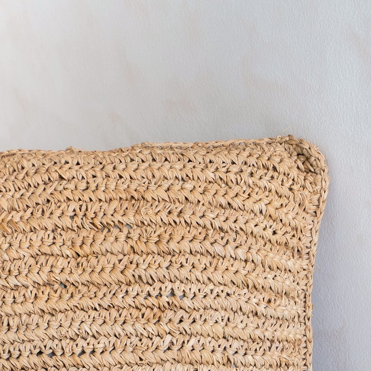 Boho kussen gemaakt van raffia - 40x40 cm decoratief geweven kussen - sofa kussen - natuurlijk beige vierkante kussen handgemaakt van raffia jiwa Soeji
