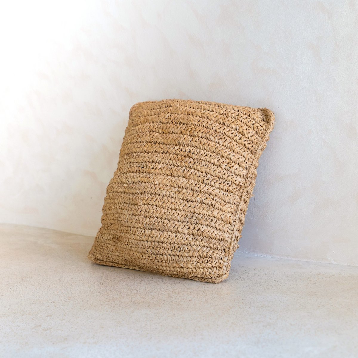 Boho kussen gemaakt van raffia - 40x40 cm decoratief geweven kussen - sofa kussen - natuurlijk beige vierkante kussen handgemaakt van raffia jiwa Soeji