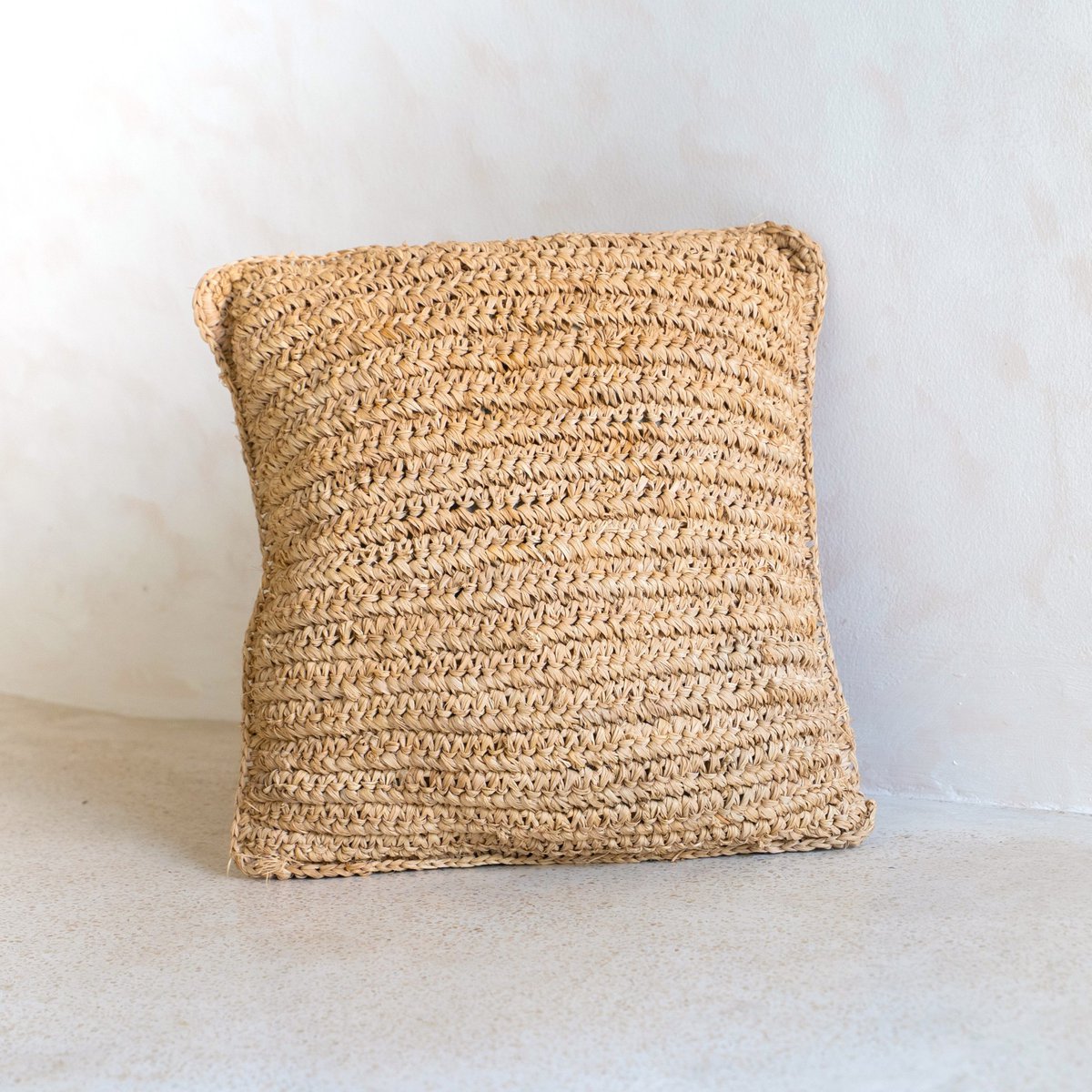 Boho kussen gemaakt van raffia - 40x40 cm decoratief geweven kussen - sofa kussen - natuurlijk beige vierkante kussen handgemaakt van raffia jiwa Soeji