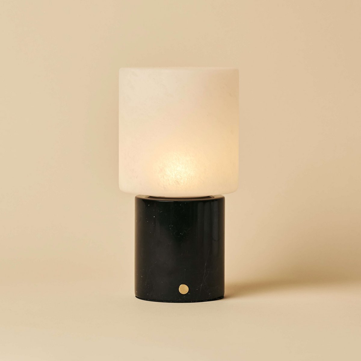 Cuyp Black / Nero Marquina - Marmeren oplaadbare tafellamp - Draadloos, USB -oplaadbaar en tot 100 looptijd Tavellio - Amsterdam