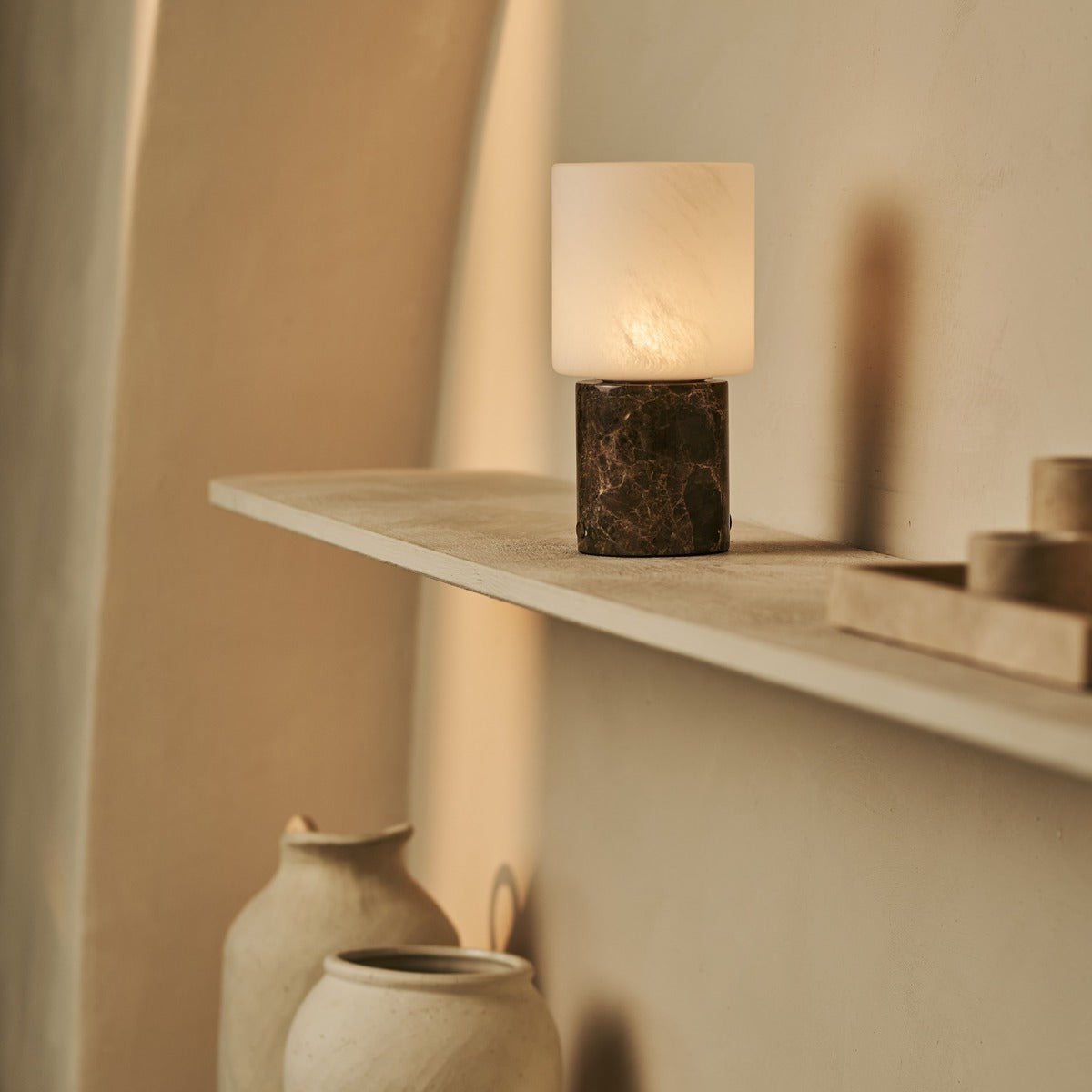 Cuyp Brown / Emperador Dark - Marble Laidable Table Lamp - Draadloos, USB -oplaadbaar en maximaal 100 uur looptijd Tavellio - Amsterdam