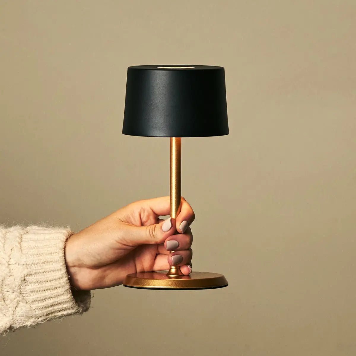 David Black & Gold oplaadbare tafellamp 2 op 1 met verstelbare hoogte - dimbaar en draadloos met 120 uur batterij Tavellio - Amsterdam