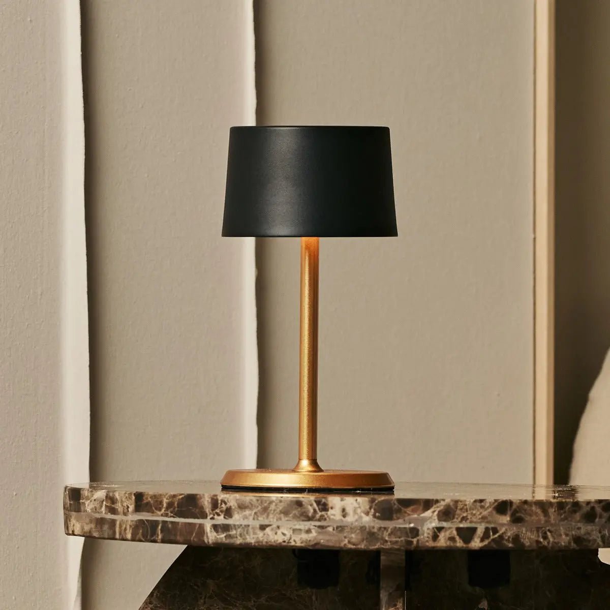 David Black & Gold oplaadbare tafellamp 2 op 1 met verstelbare hoogte - dimbaar en draadloos met 120 uur batterij Tavellio - Amsterdam