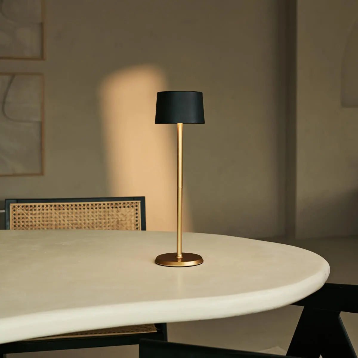 David Black & Gold oplaadbare tafellamp 2 op 1 met verstelbare hoogte - dimbaar en draadloos met 120 uur batterij Tavellio - Amsterdam