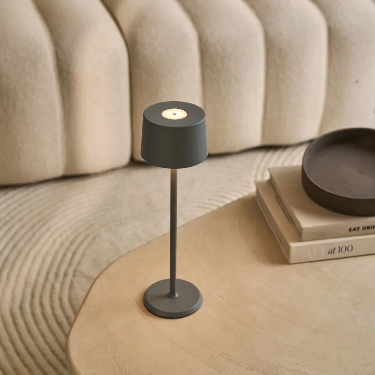 David Trout grijze oplaadbare ijzeren tafellamp – dimbaar en draadloos met 120 uur batterij Tavellio - Amsterdam
