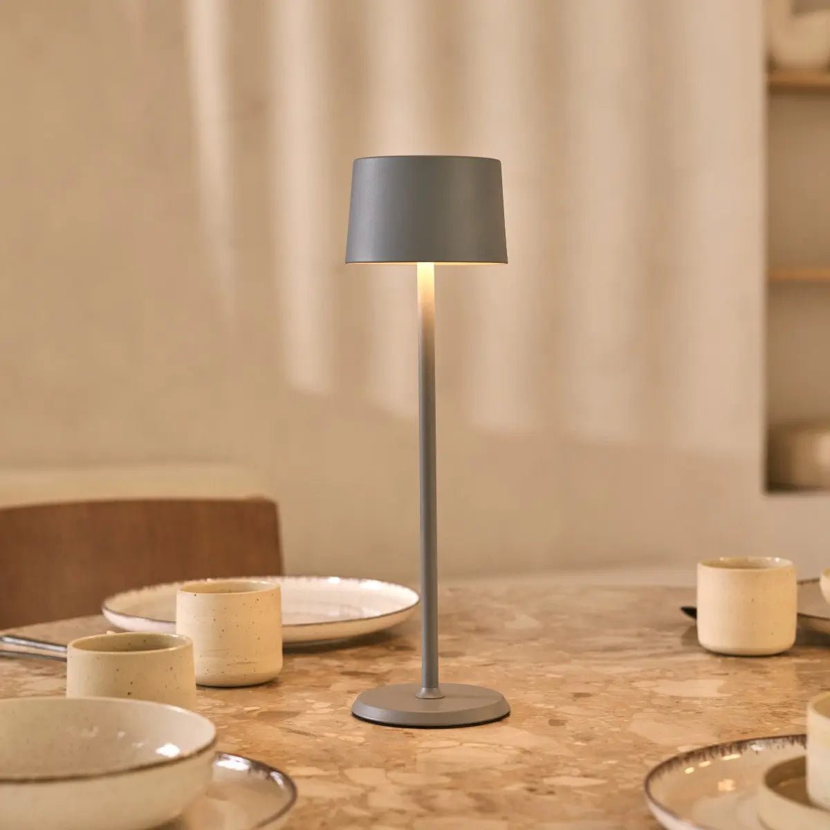 David Trout grijze oplaadbare ijzeren tafellamp – dimbaar en draadloos met 120 uur batterij Tavellio - Amsterdam