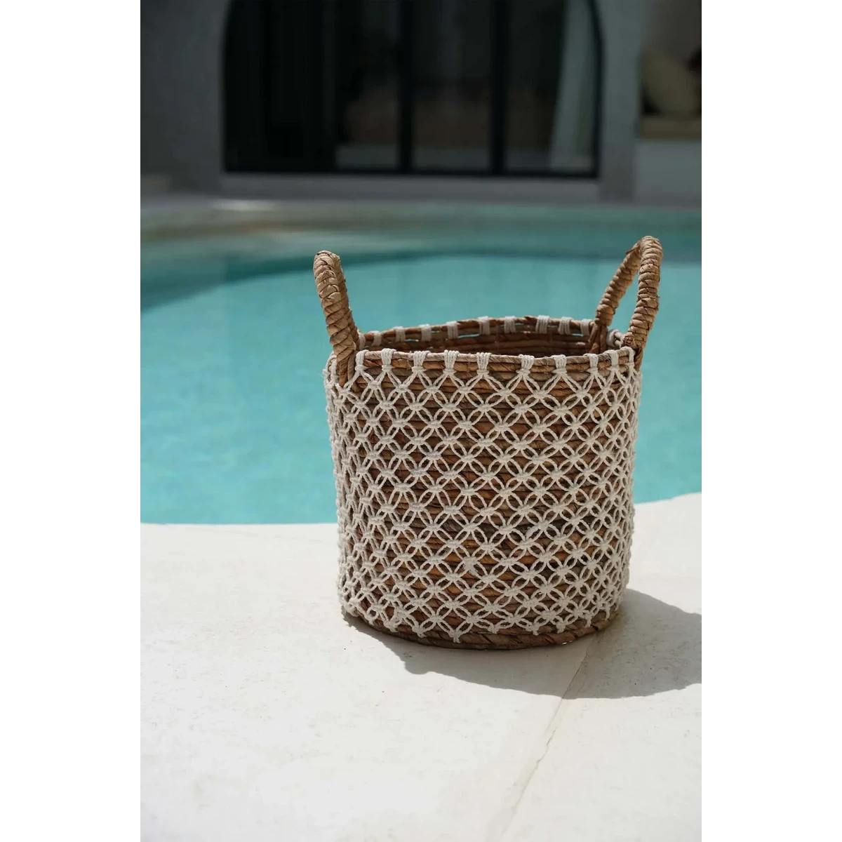 De gekruiste gestikte macrame -mand - l Bazar Bizar Living