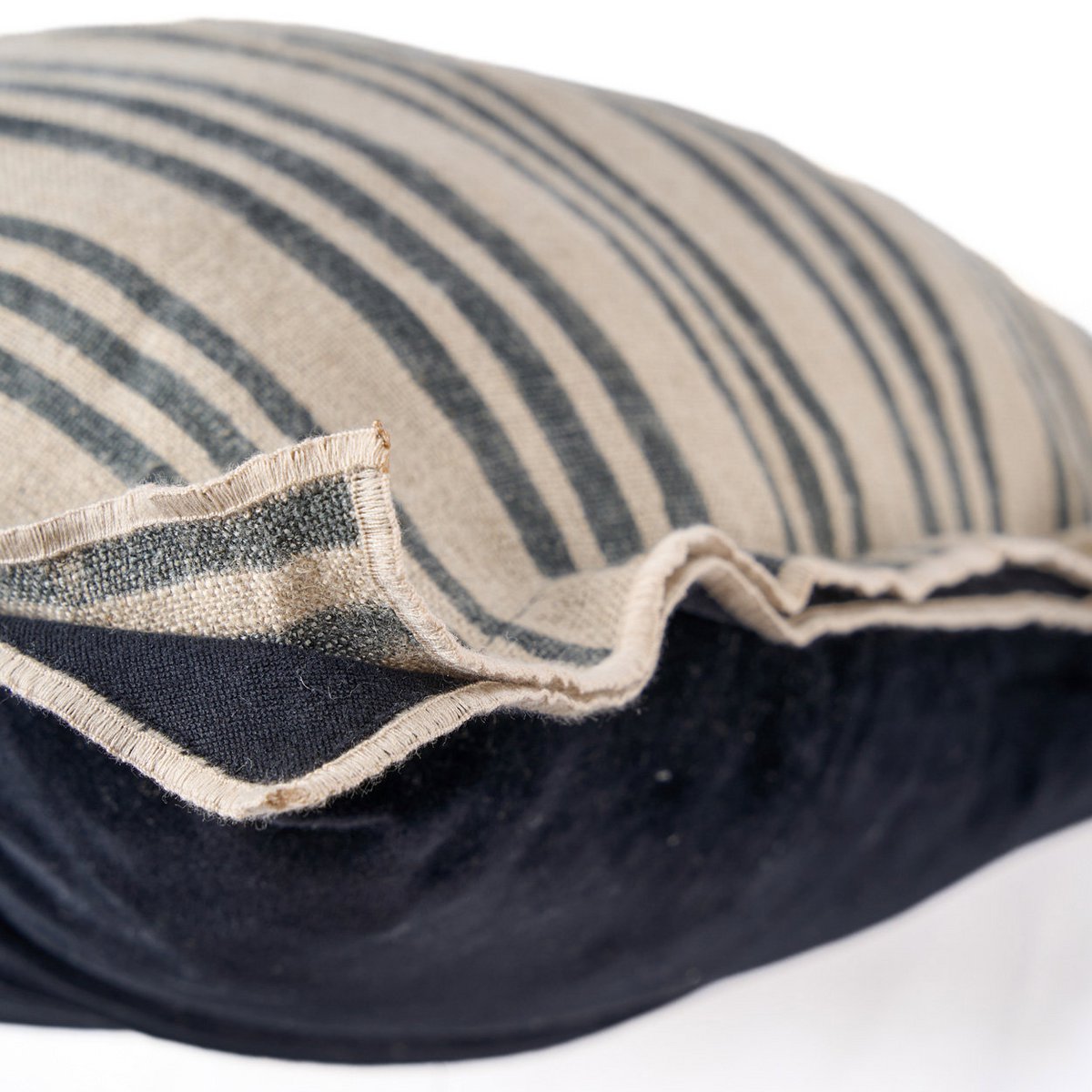 De Nordic Stripe Kussenhoes - Natuurlijk Zwart - 50x50 Bazar Bizar Living