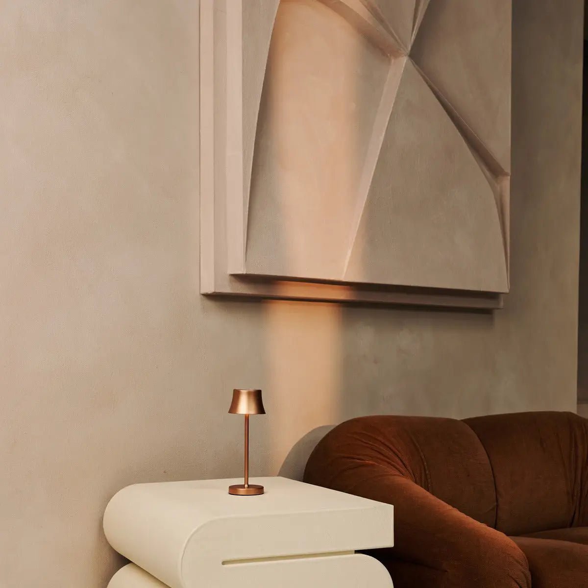 De Pijp Mini koper oplaadbare tafellamp - Draadloos opladen, dimbare lamp en 3 lichte kleuren Tavellio - Amsterdam