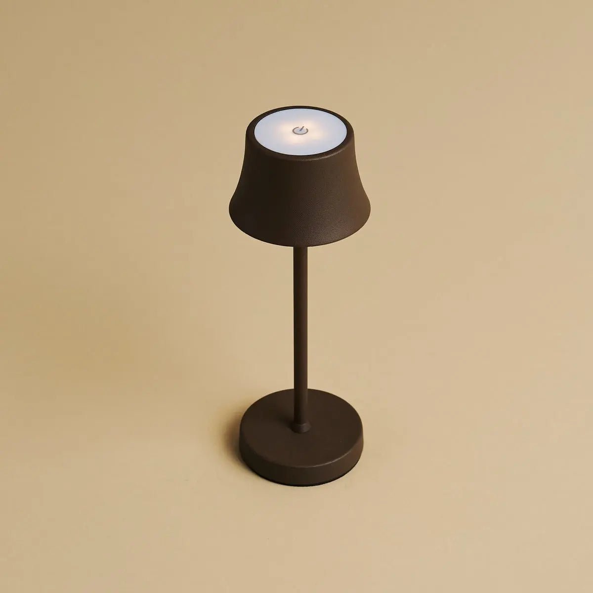 De pijp mini mokka bruin oplaadbare tafellamp - draadloos opladen, dimbare lamp en 3 lichte kleuren Tavellio - Amsterdam