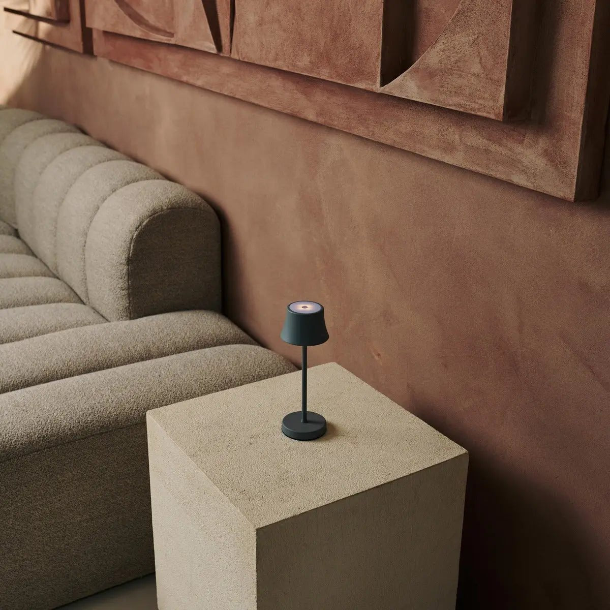 De pijp mini muis grijs oplaadbare tafellamp - draadloos opladen, dimbare lamp en 3 lichte kleuren Tavellio - Amsterdam