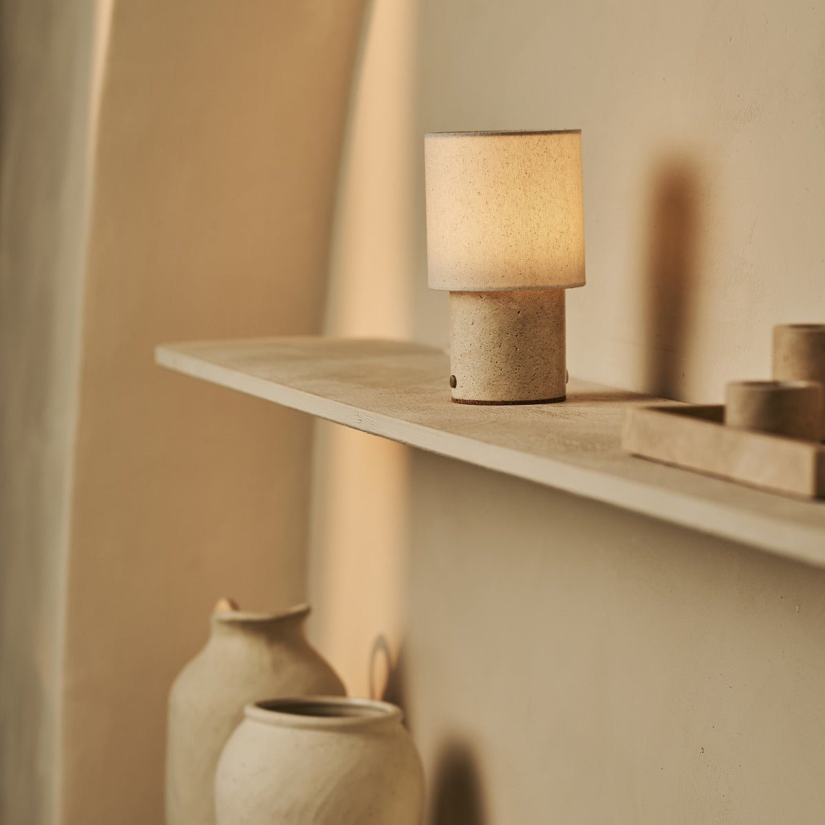 Dou Beige / Travertino Classico - Travertine oplaadbare tafellamp - draadloos, 3 lichte modi en met linnen verwisselbare lampenkap Tavellio - Amsterdam